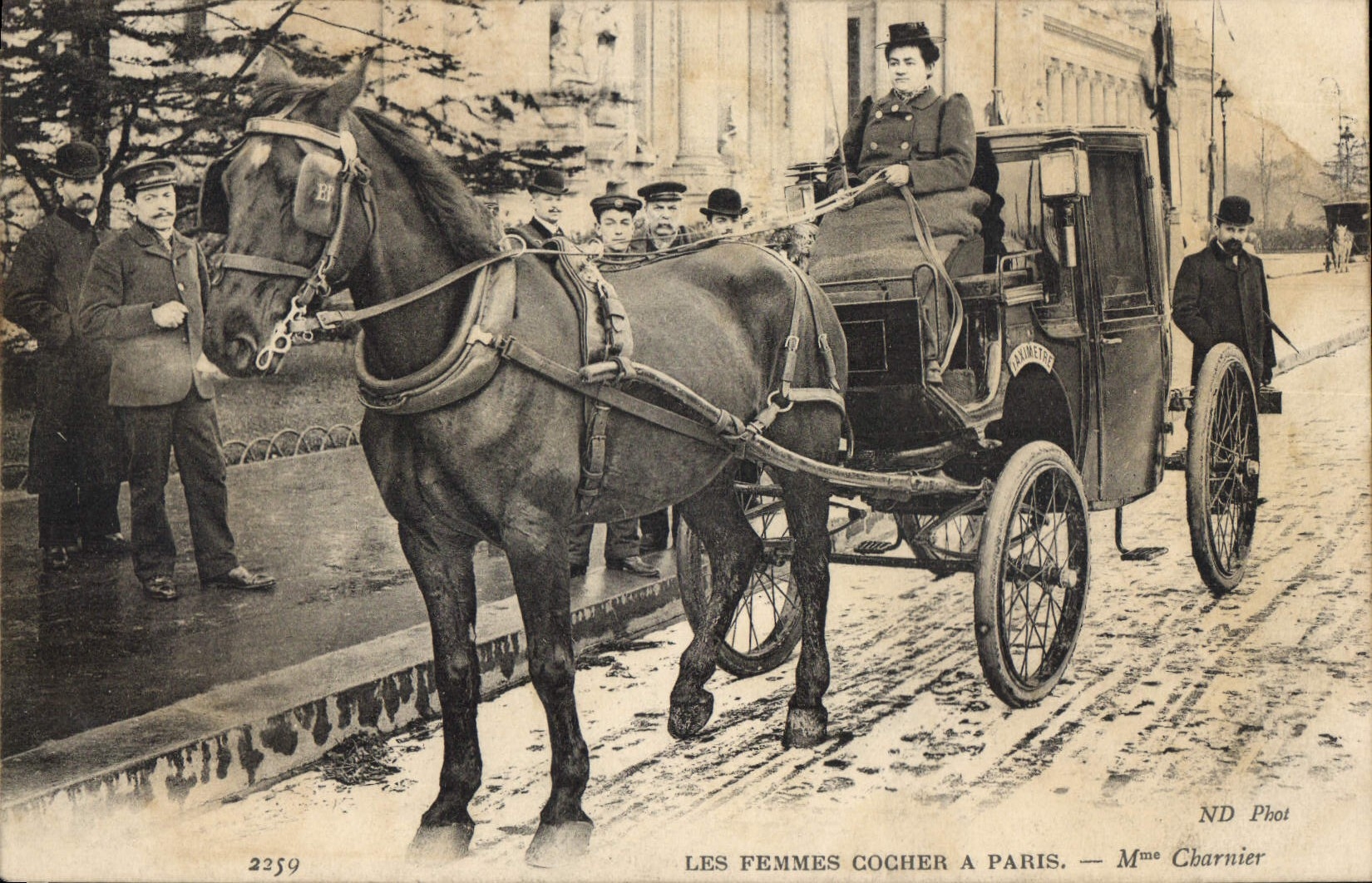 CPA Les Femmes Cocher a Paris 