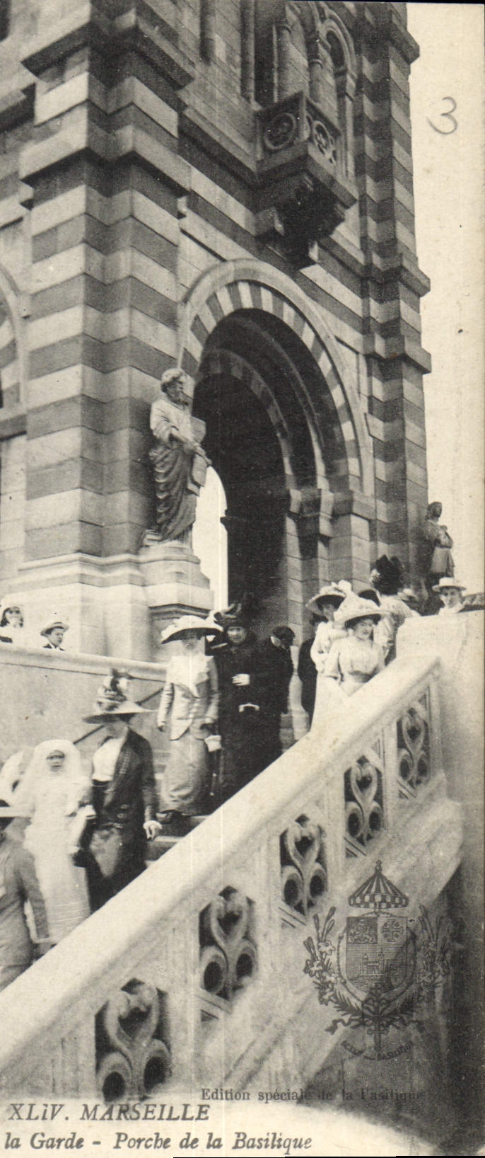 CPA Marseille la Garde Porche de la Basilique 