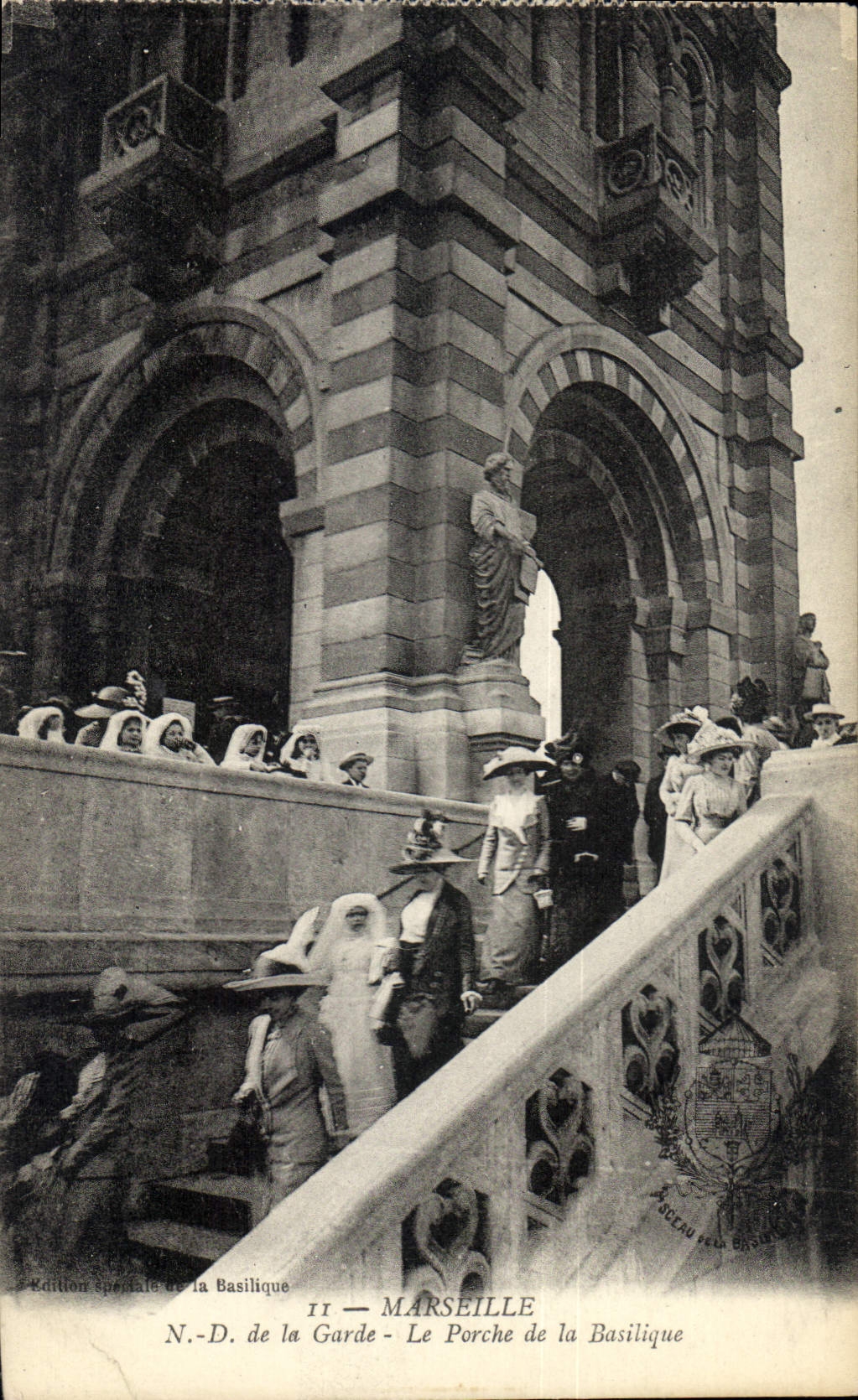 CPA Marseille N D de la Garde Le Porche de la Basilique 
