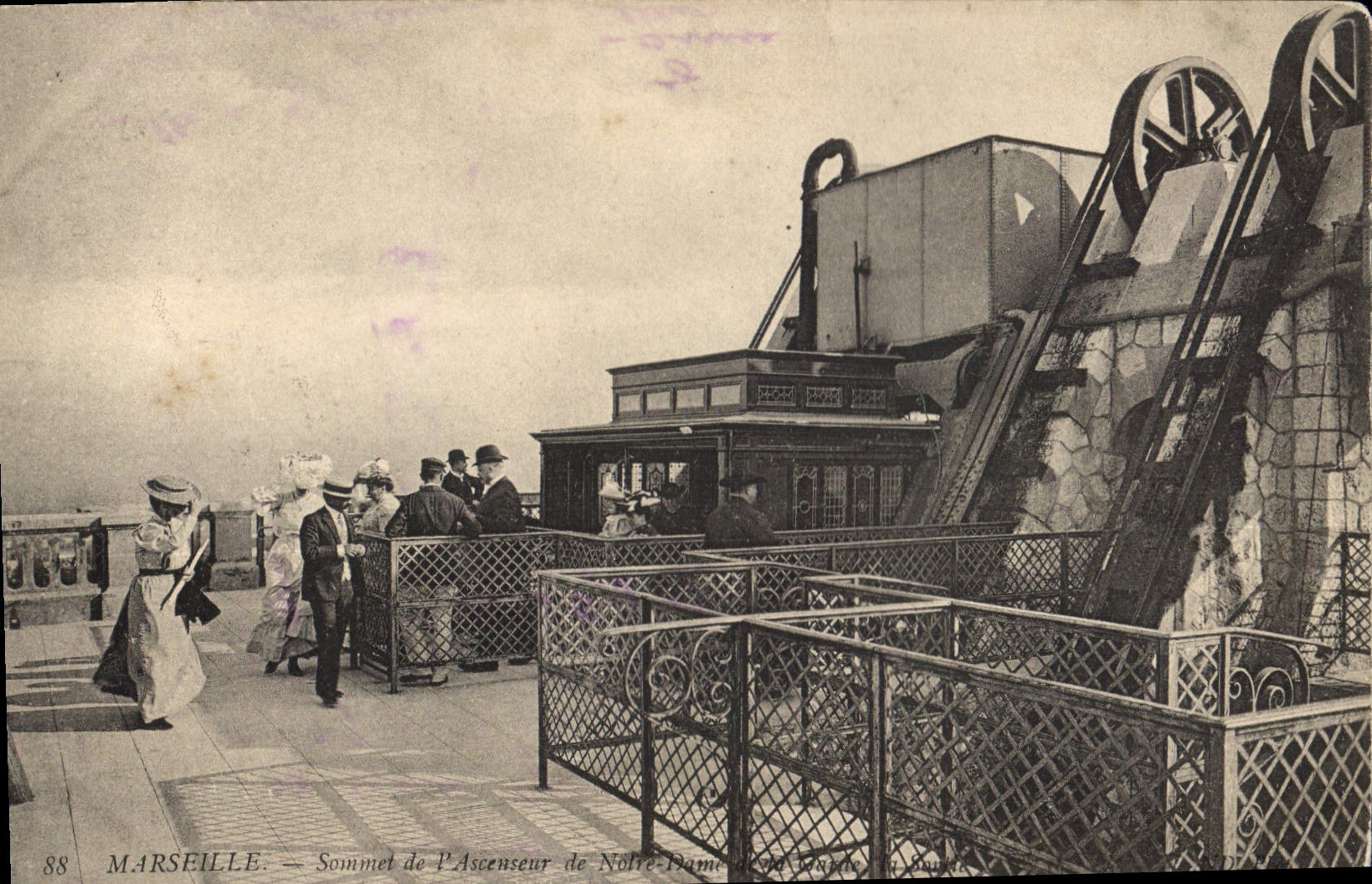 CPA Marseille Sommet de l'Anscenseur de Notre Dame de la Garde 