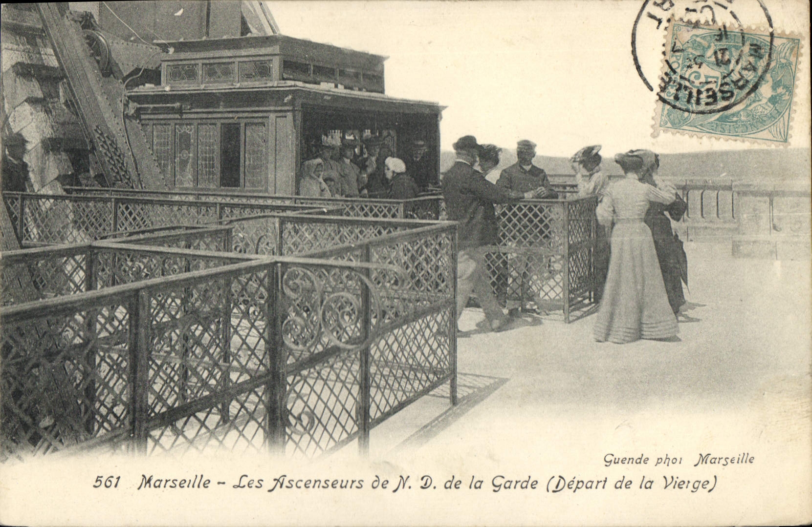 CPA Marseille Les Anscenseurs de N D de la Garde depart de la vierge 