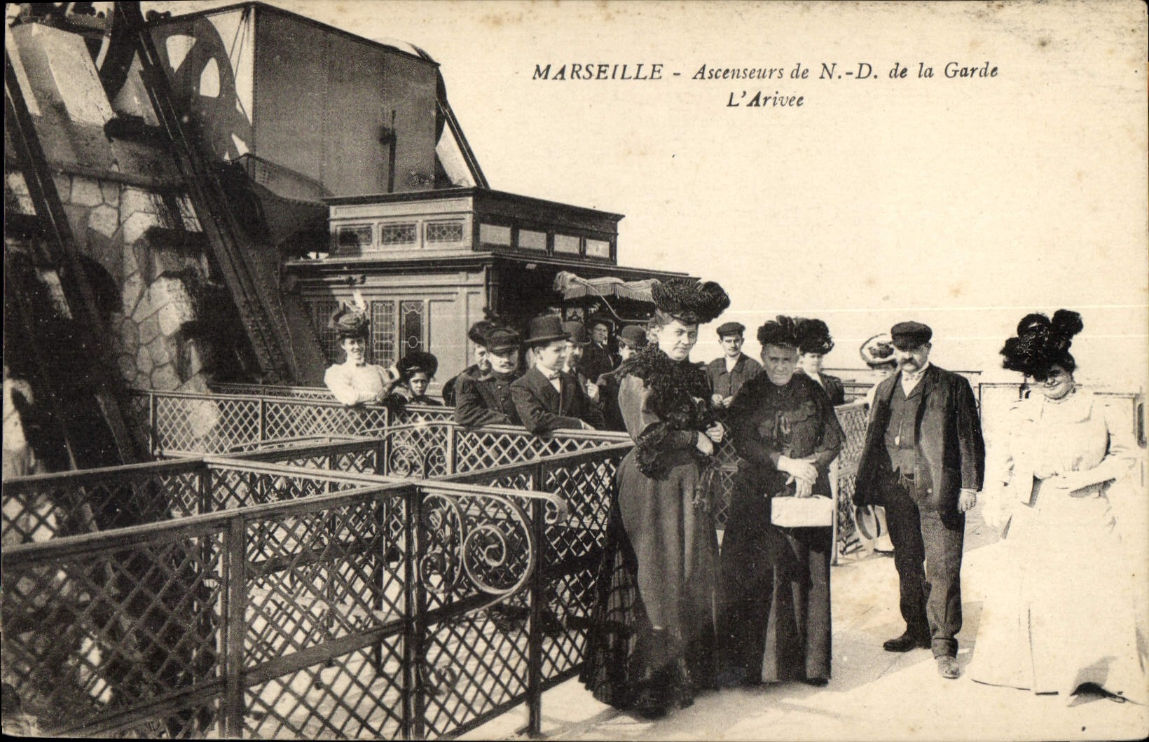 CPA Marseille Ascenseurs de N D de la Garde l'Arrivee 