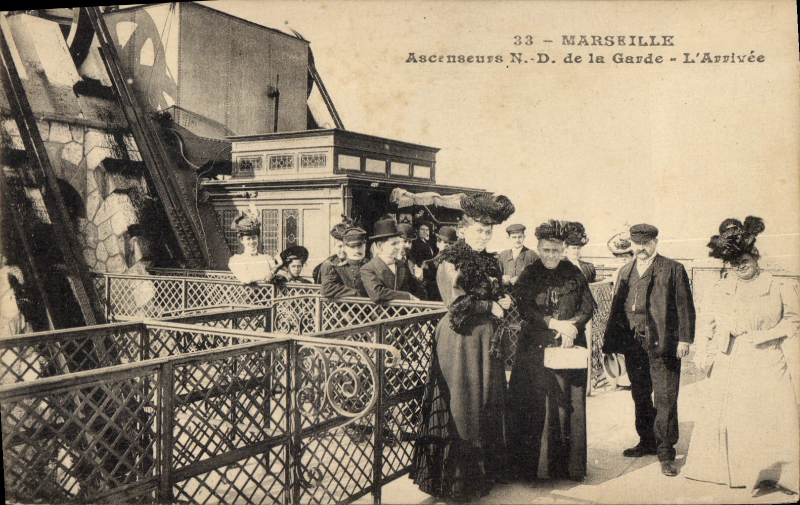CPA Marseille Ascenseurs de N D de la Garde l'Arrivee 