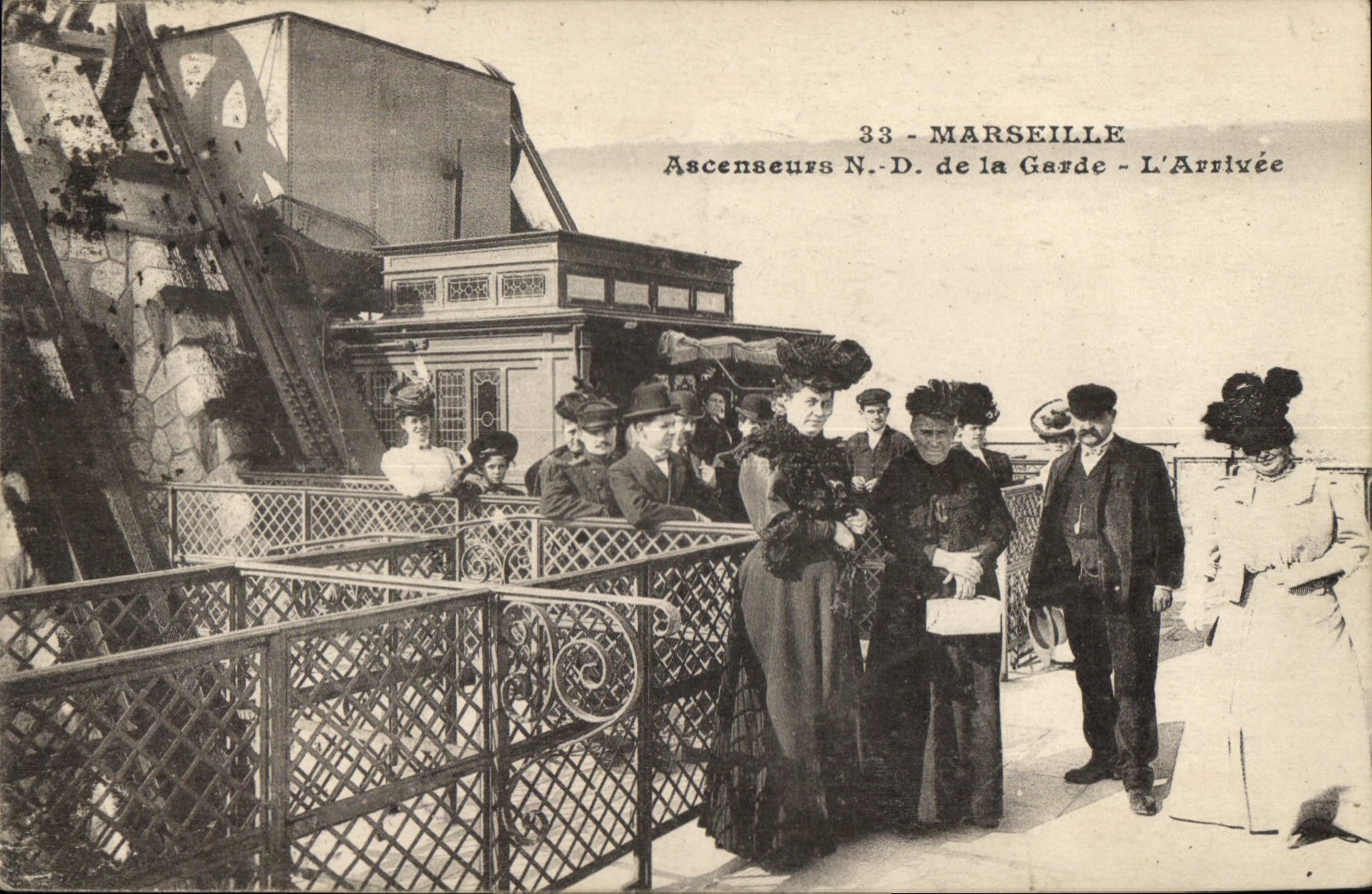 CPA Marseille Ascenseurs de N D de la Garde l'Arrivee 