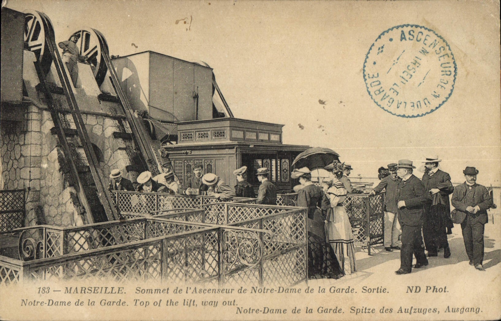 CPA Marseille Sommet de l'Anscenseur de Notre Dame de la Garde Sortie 