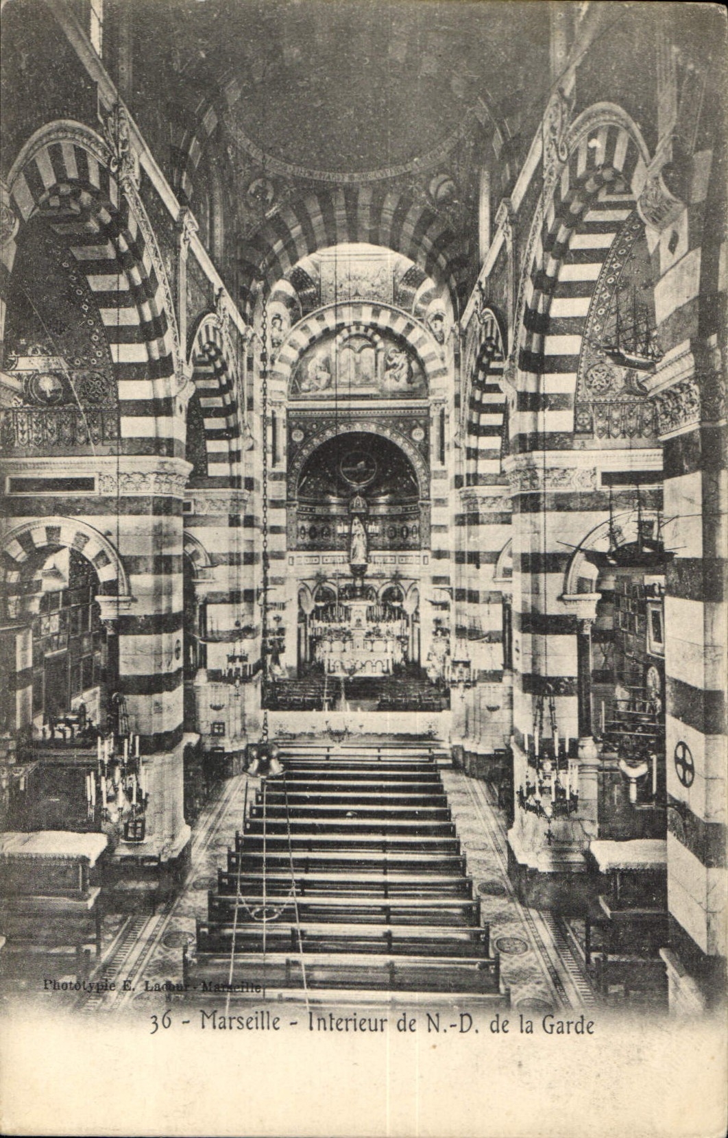 CPA Marseille Interieur de N D de la Garde 