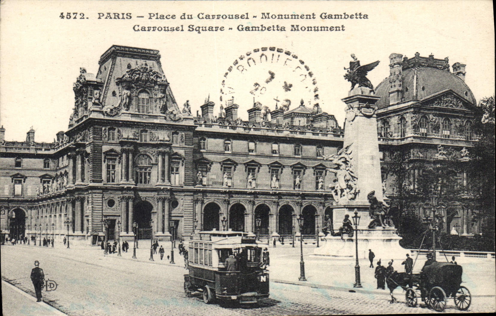 CPA Paris Place du Carrousel Monument Gambetta