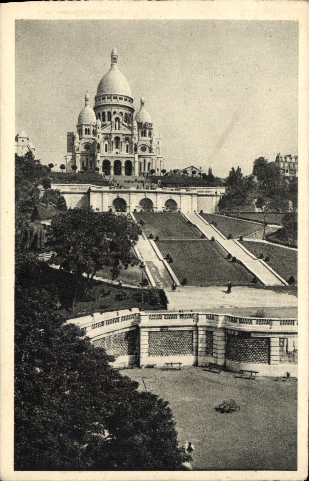 CPA Paris La Basilique du Sacre Coeur