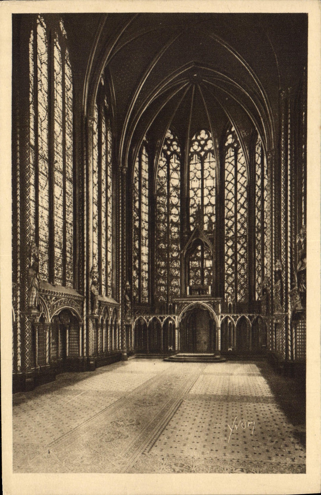 CPA Paris En Flanant Interieur de la Sainte Chapelle Chapelle haute 
