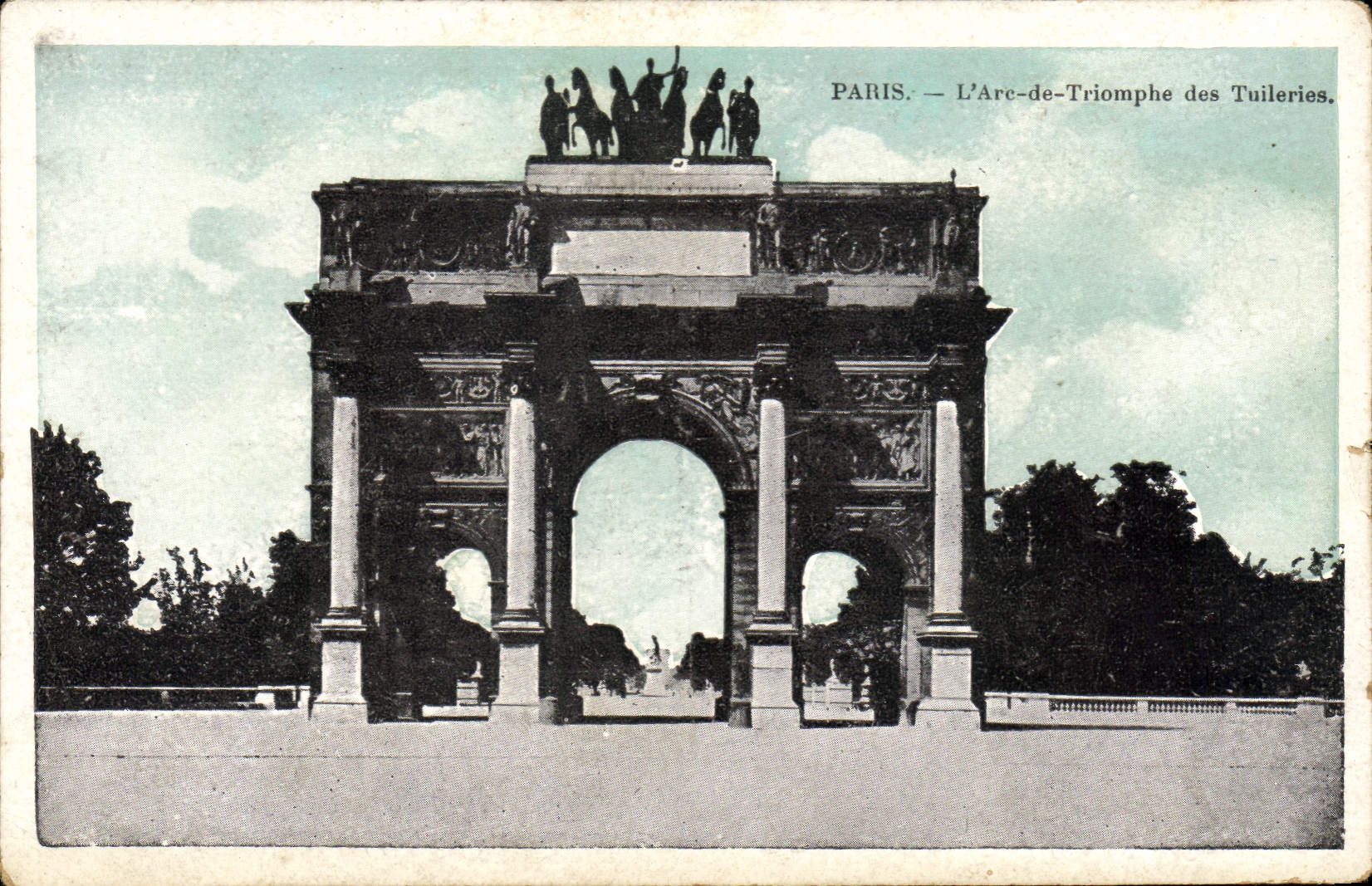 CPA Paris l'Arc de Triomphe des Tuilerles 