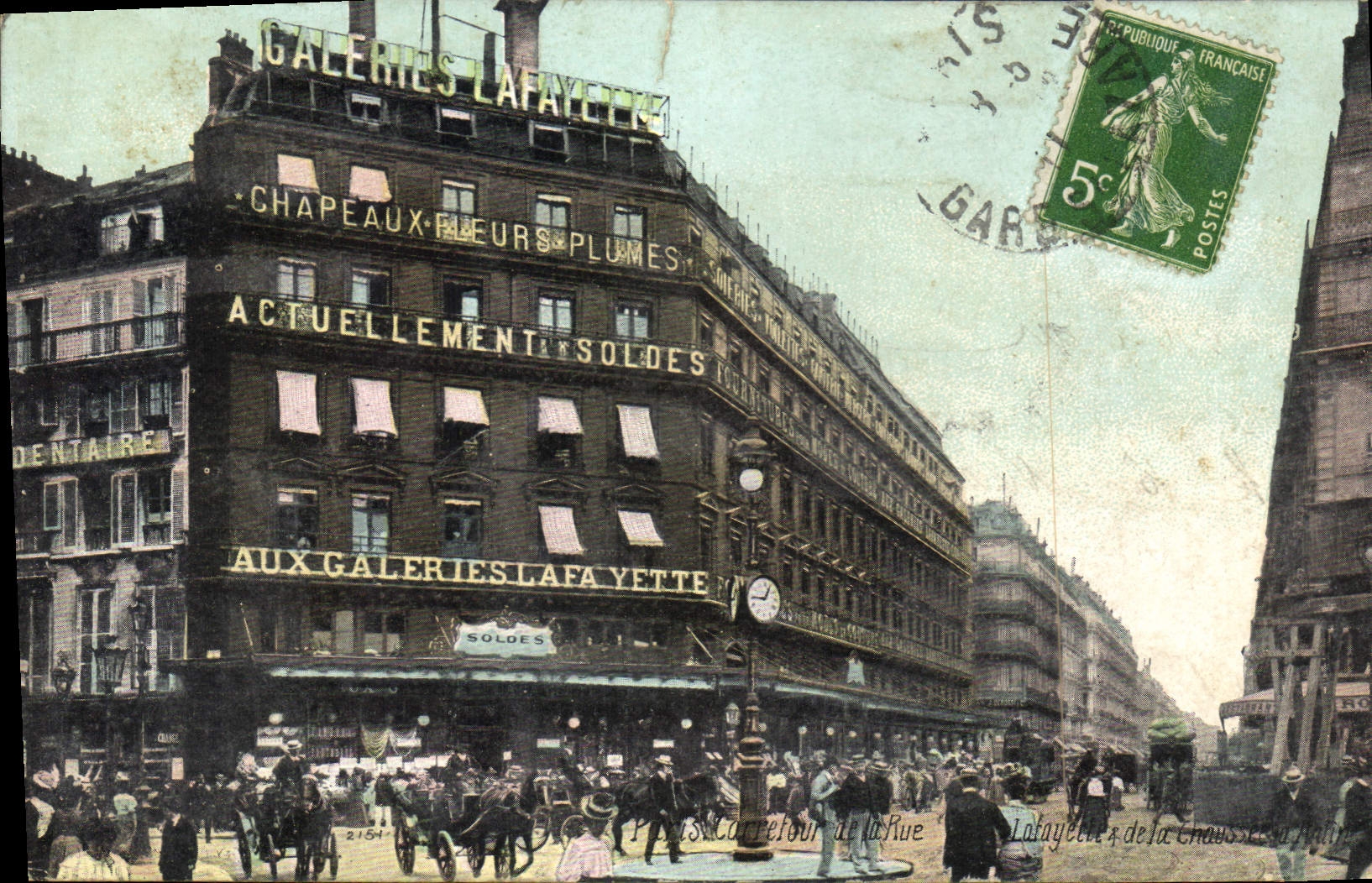 CPA Paris Galeries Lafayette Chapeaux Fleurs Plumes