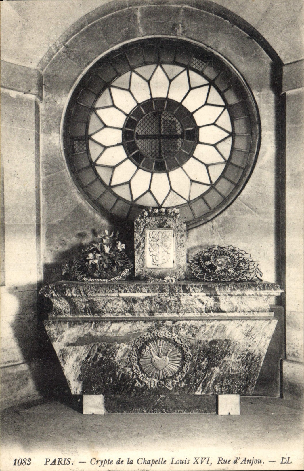 CPA Paris Crypte de la Chapelle Louis XVI Rue d'Anjou 