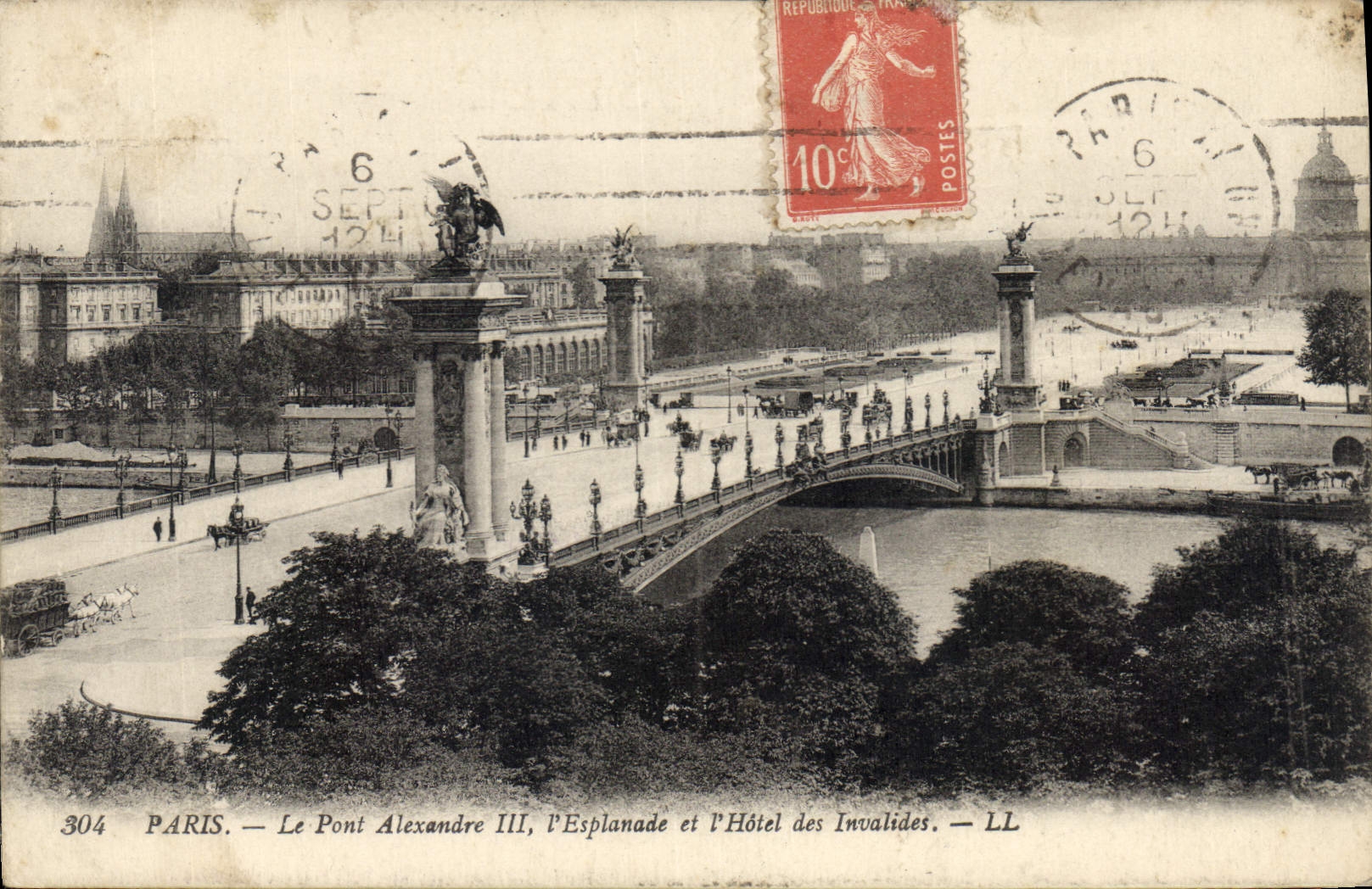 CPA Paris Le Pont Alexandre III l'Esplanade et l'Hotel des Invalides