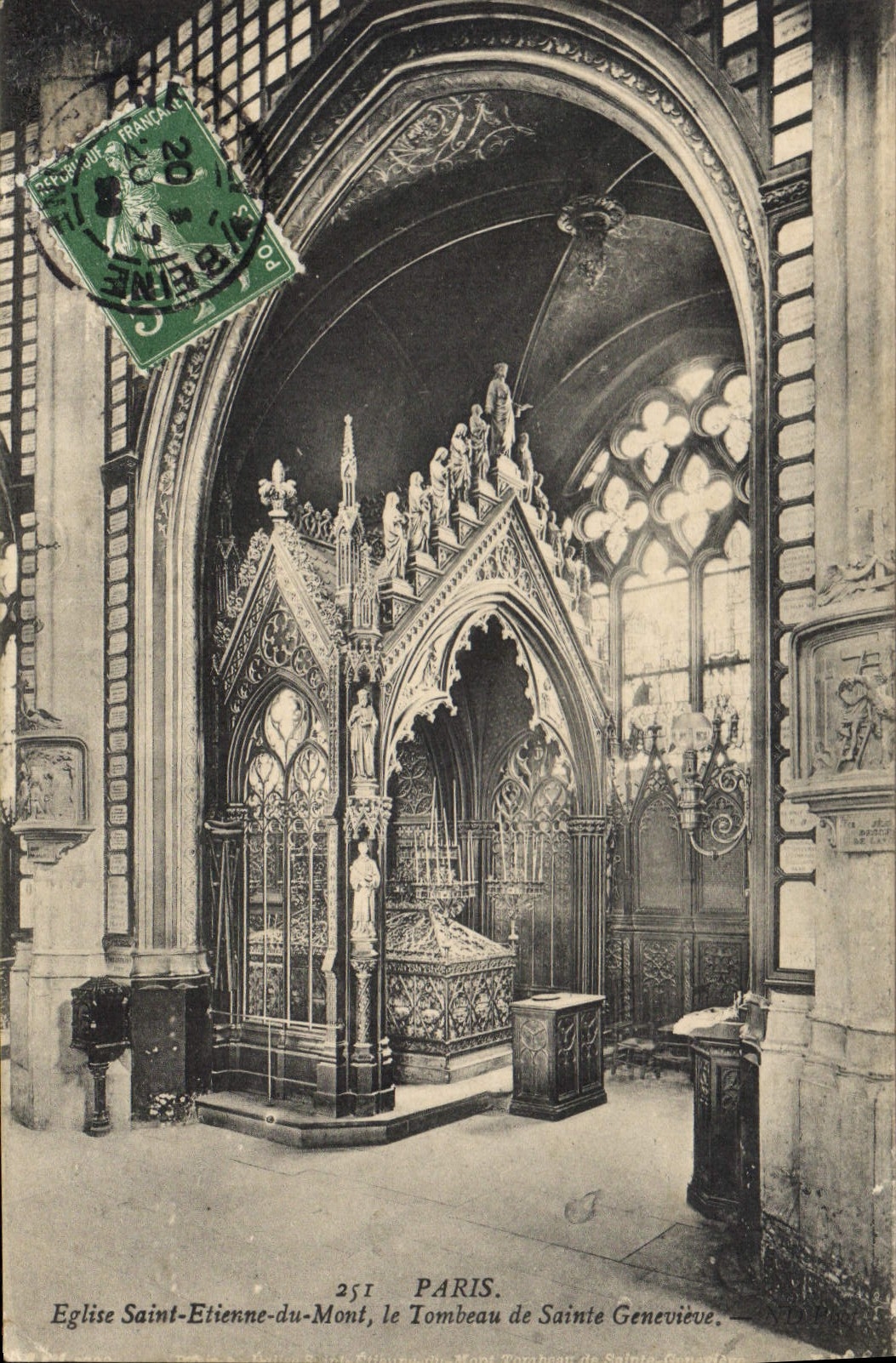 CPA Paris Eglise Saint Etienne du Mont le Tombeau de Sainte Genevieve 