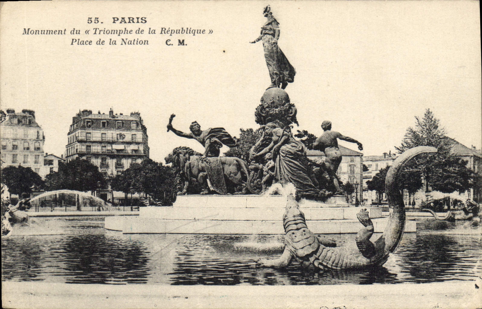 CPA Paris Monument du Triomphe de la Republique Place de la Nation