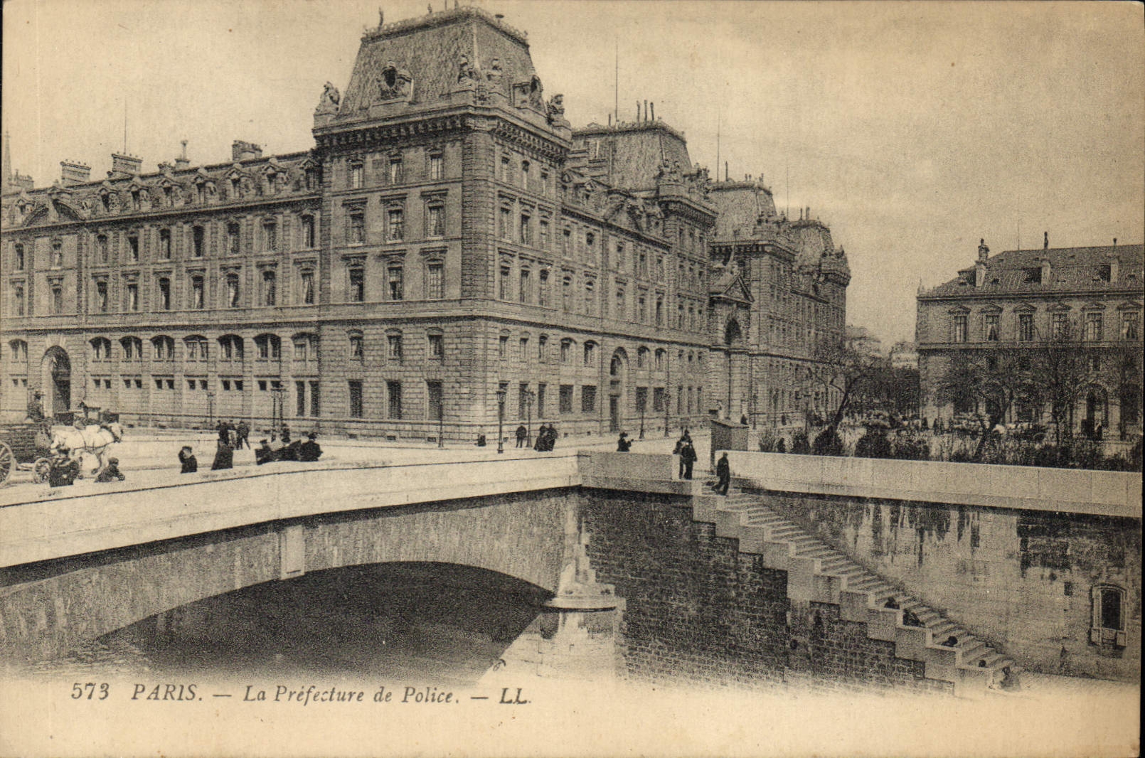 CPA Paris Le Prefecture de Police 