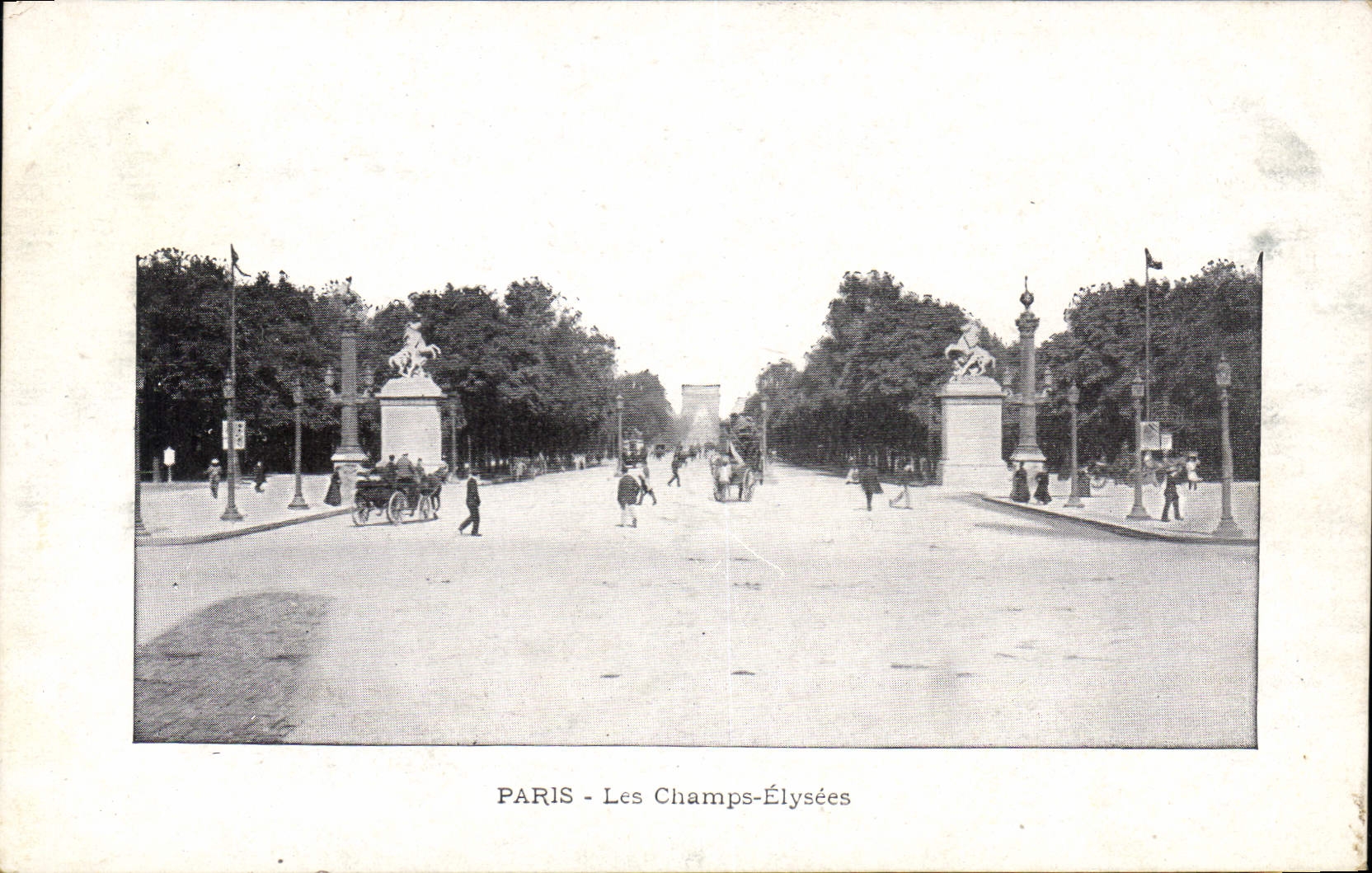 CPA Paris Les Champs Elysees 