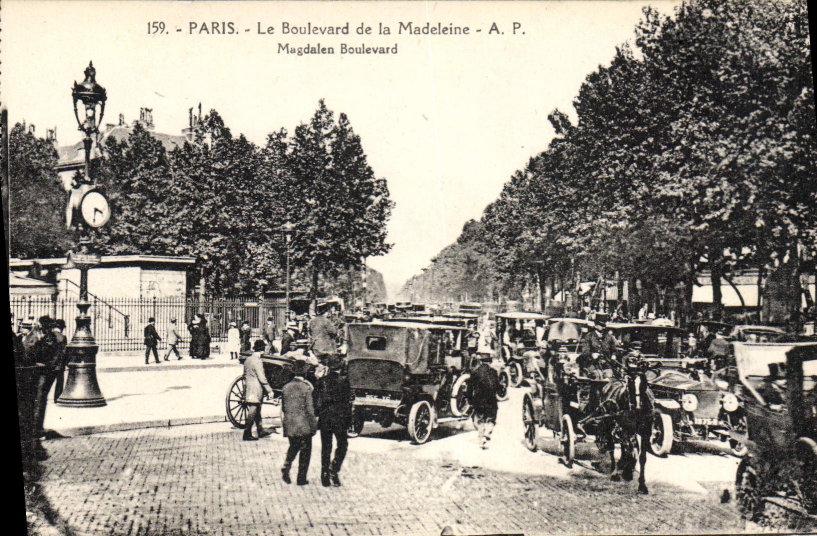CPA Paris Le Boulevard de la Madeleine 
