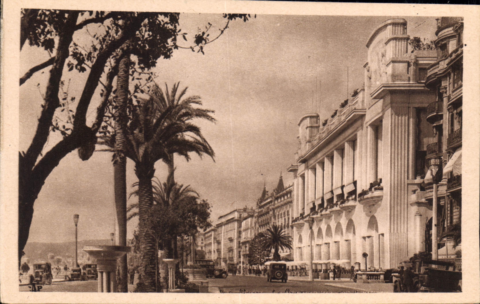 CPA Nice La Promenade des Anglais et le Palais de la Mediterranee Dalmas 