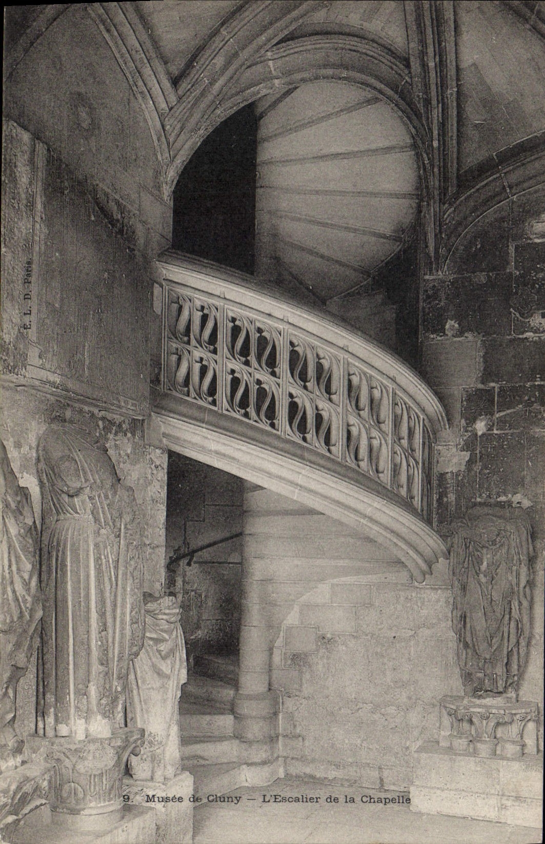 CPA Musee de Cluny l'Escalier de la Chapelle