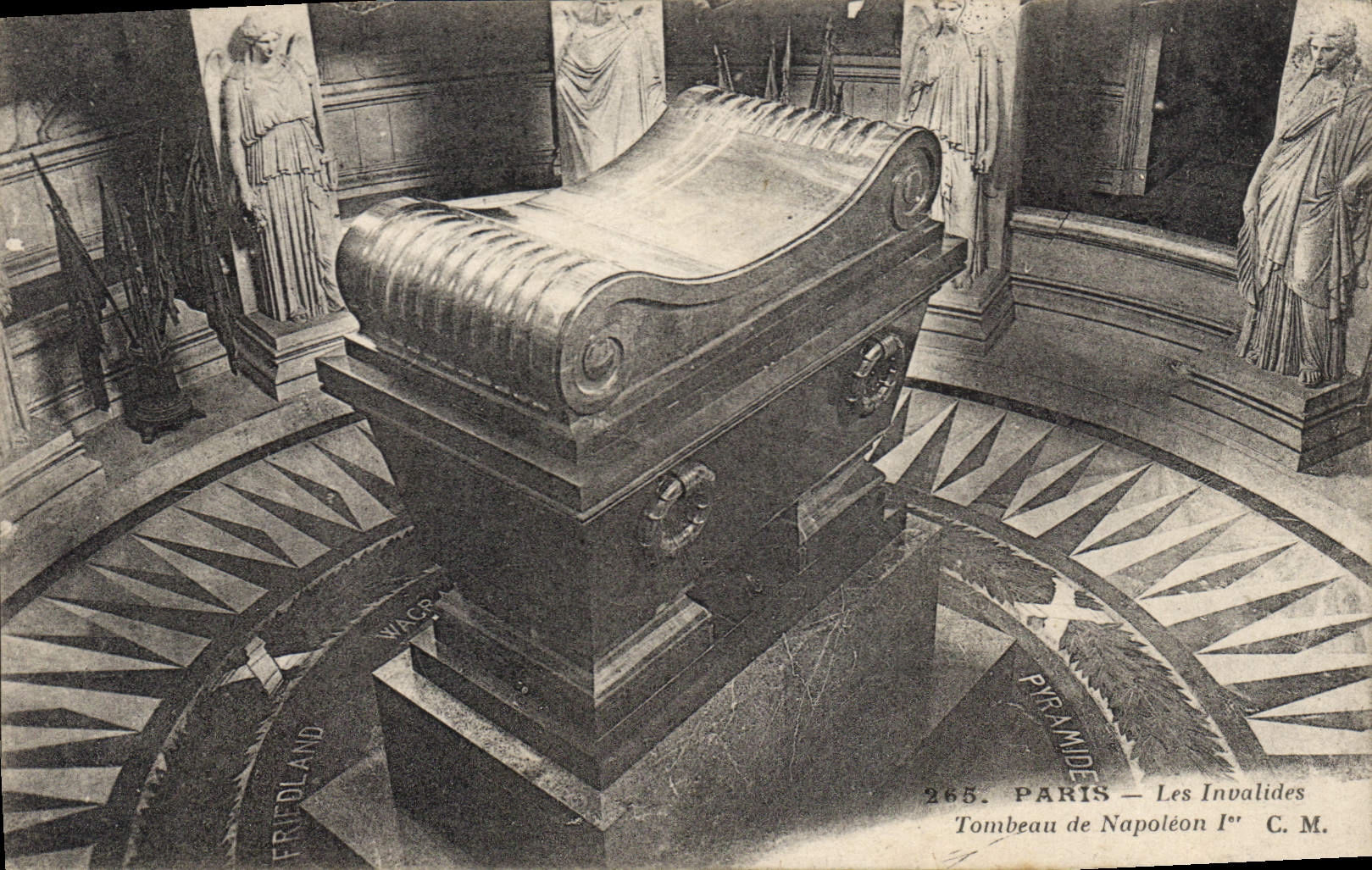 CPA Paris Les Invalides Tombeau de Napoleon I 