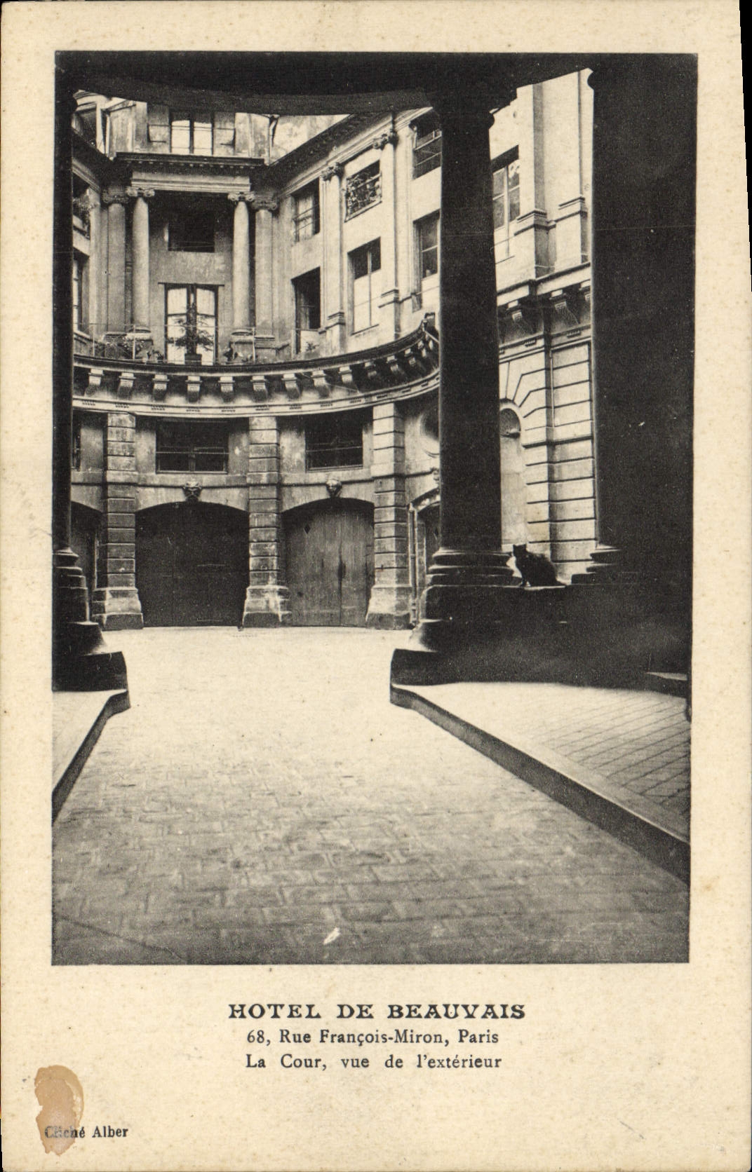 CPA Hotel de Beauvais 68 Rue Francois Paris la Cour vue de l'exterieur