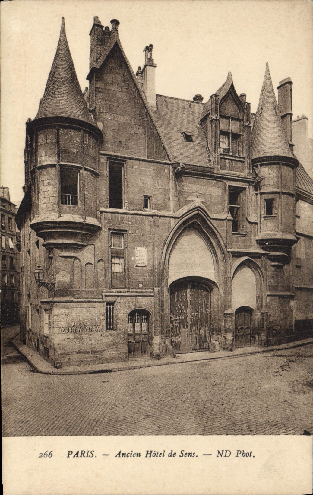 CPA Paris Ancien hotel de Sens 
