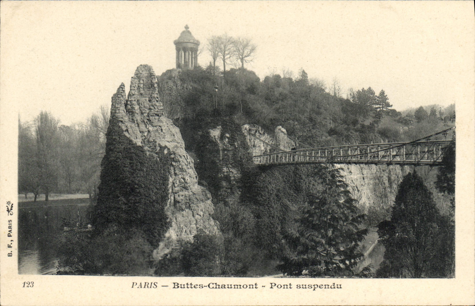 CPA Paris Buttes Chaumont Pont suspendu 