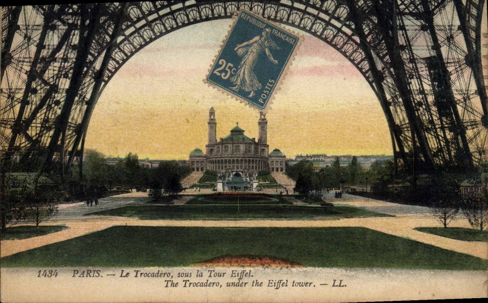 CPA Paris le Trocadero sous la Tour Eiffel 