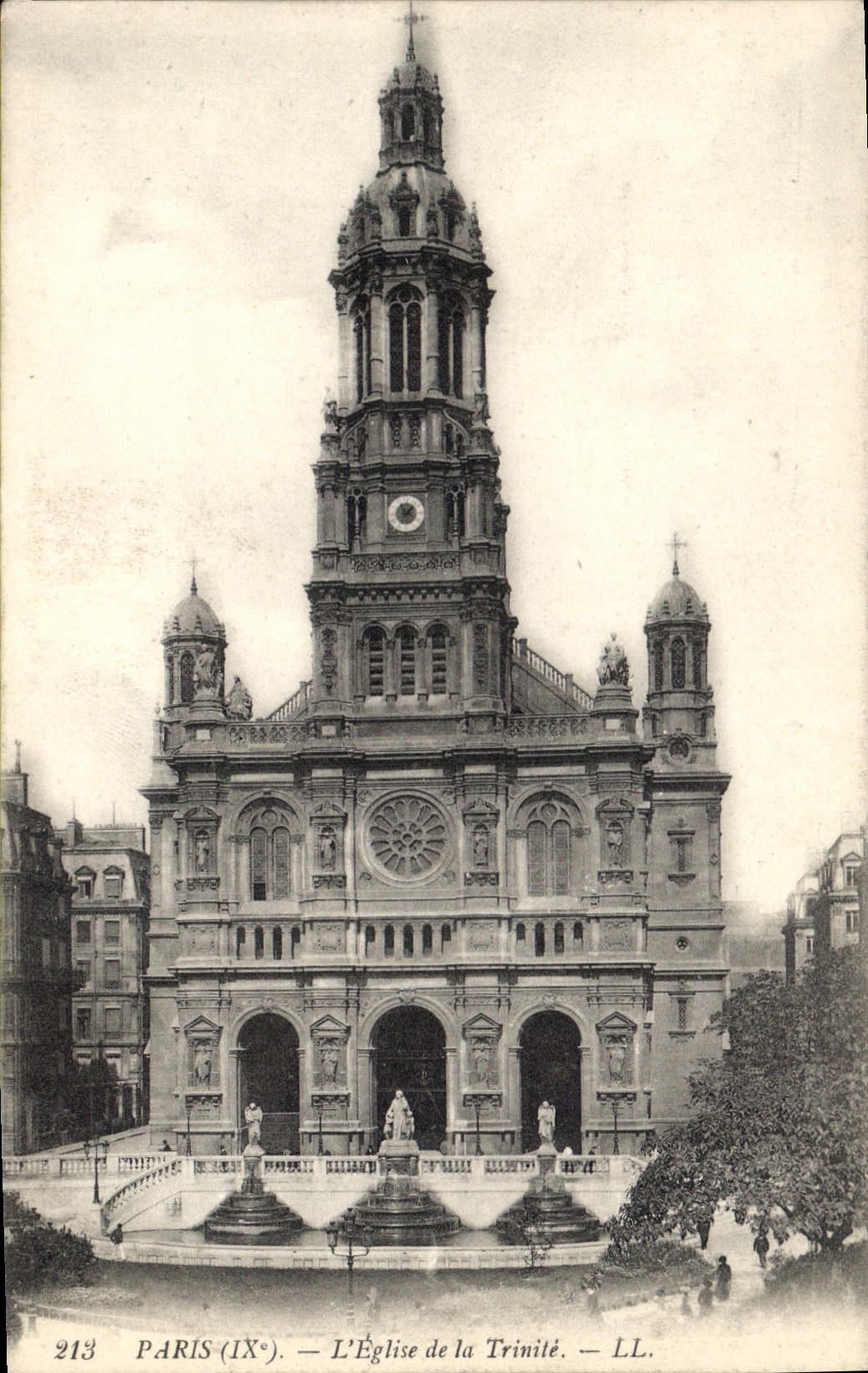 CPA Paris IXe l'Eglise de la Trinite 