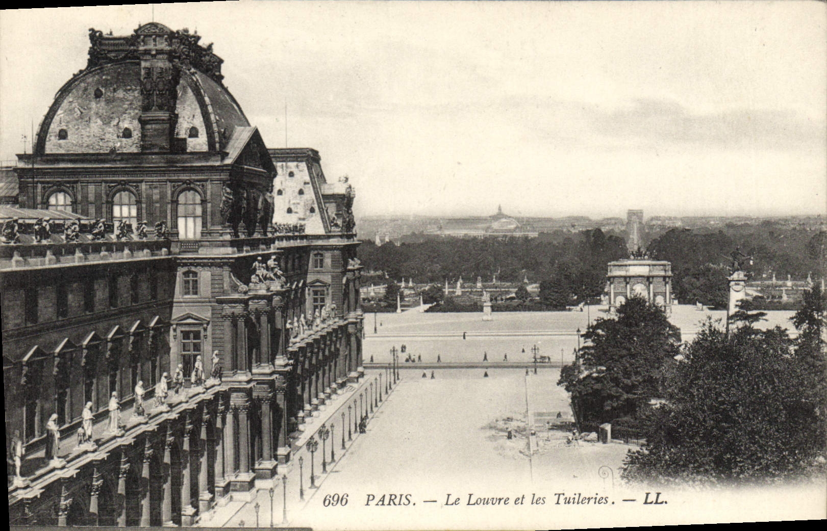CPA Paris le Louvre et les Tuileries 