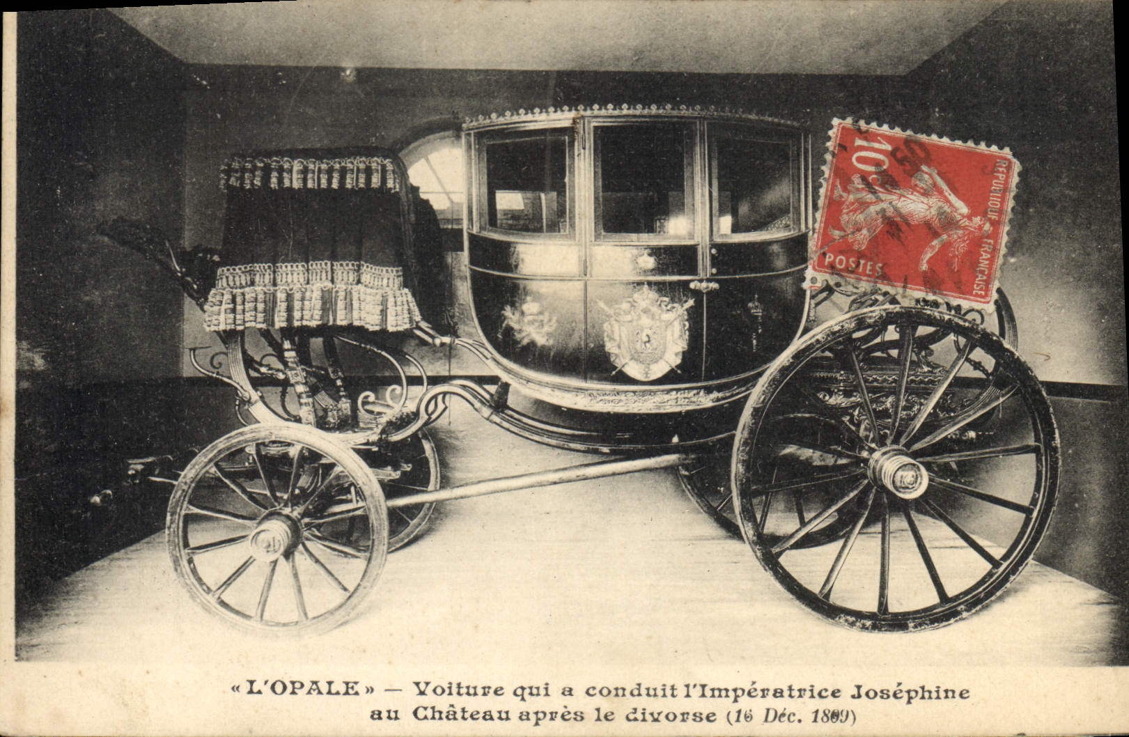 CPA L'Opale voiture qui a condui l'Imperatrice Josephine au chateau apres le divorse 16 dec 1869 