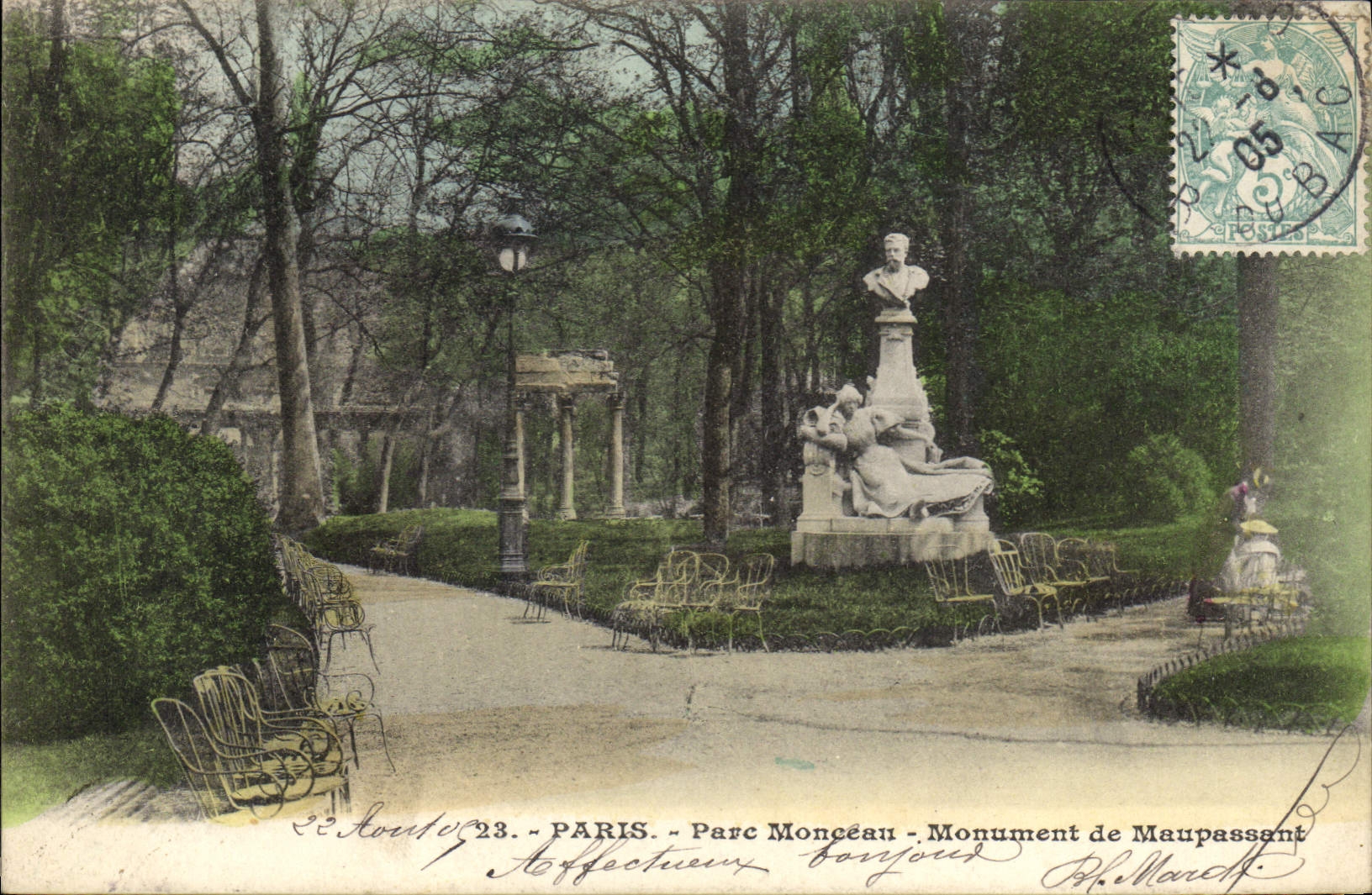 CPA Paris parc monceau Monument de Maupassant