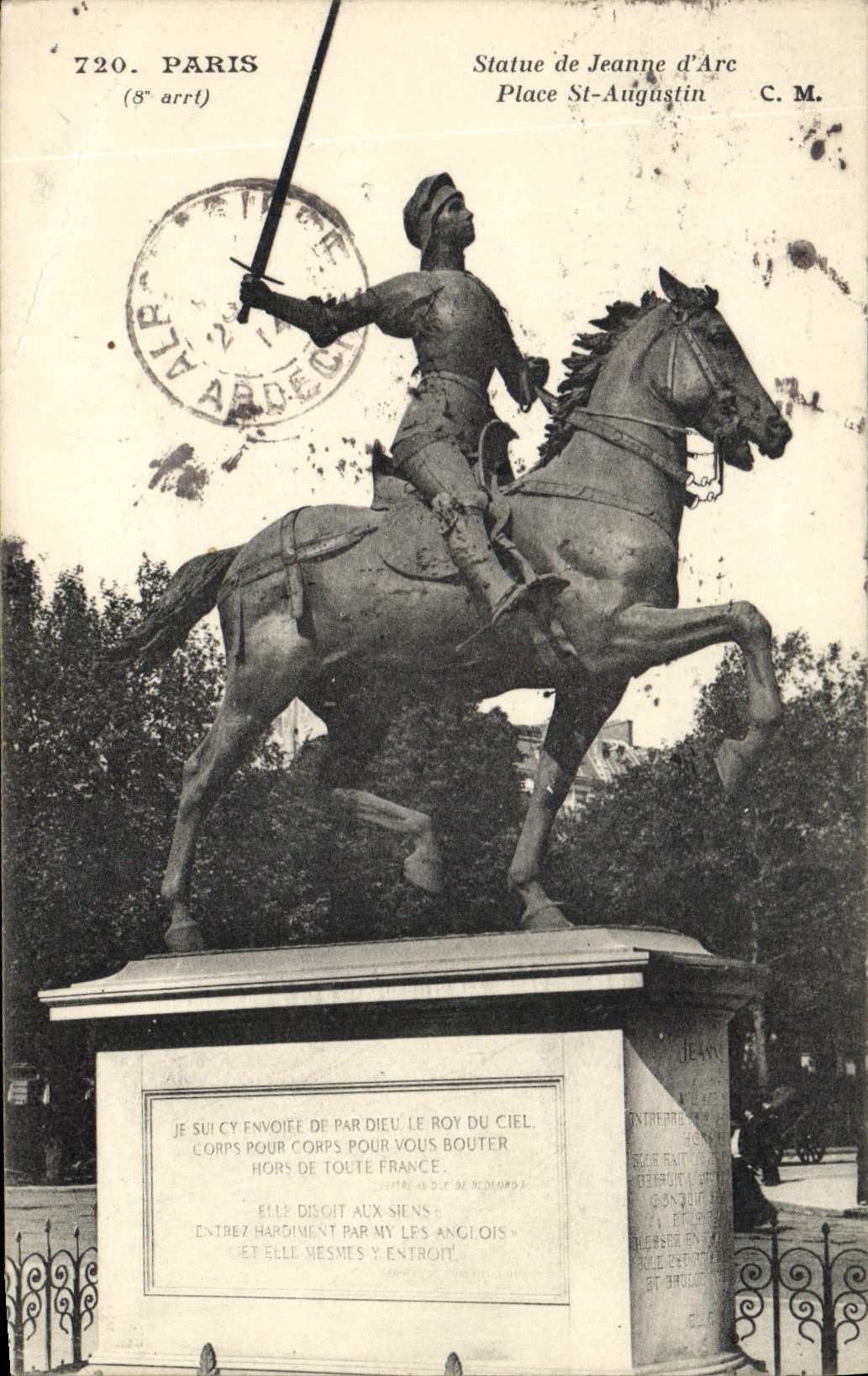 CPA Paris 8e arrt statue de Jean d'Arc Place St Augustin