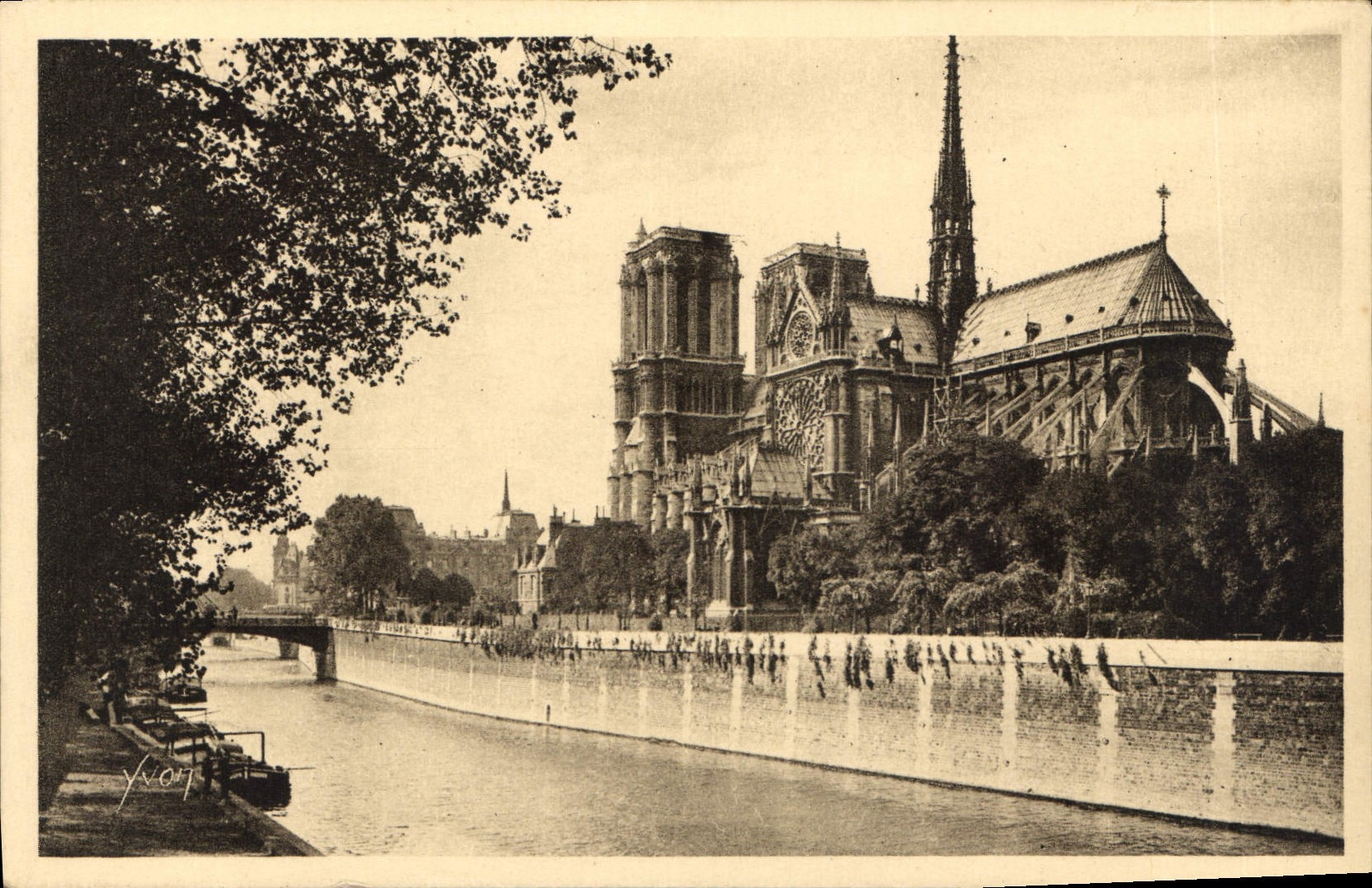 CPA Paris en flanant Notre Dame et le Square de l'Archeveche