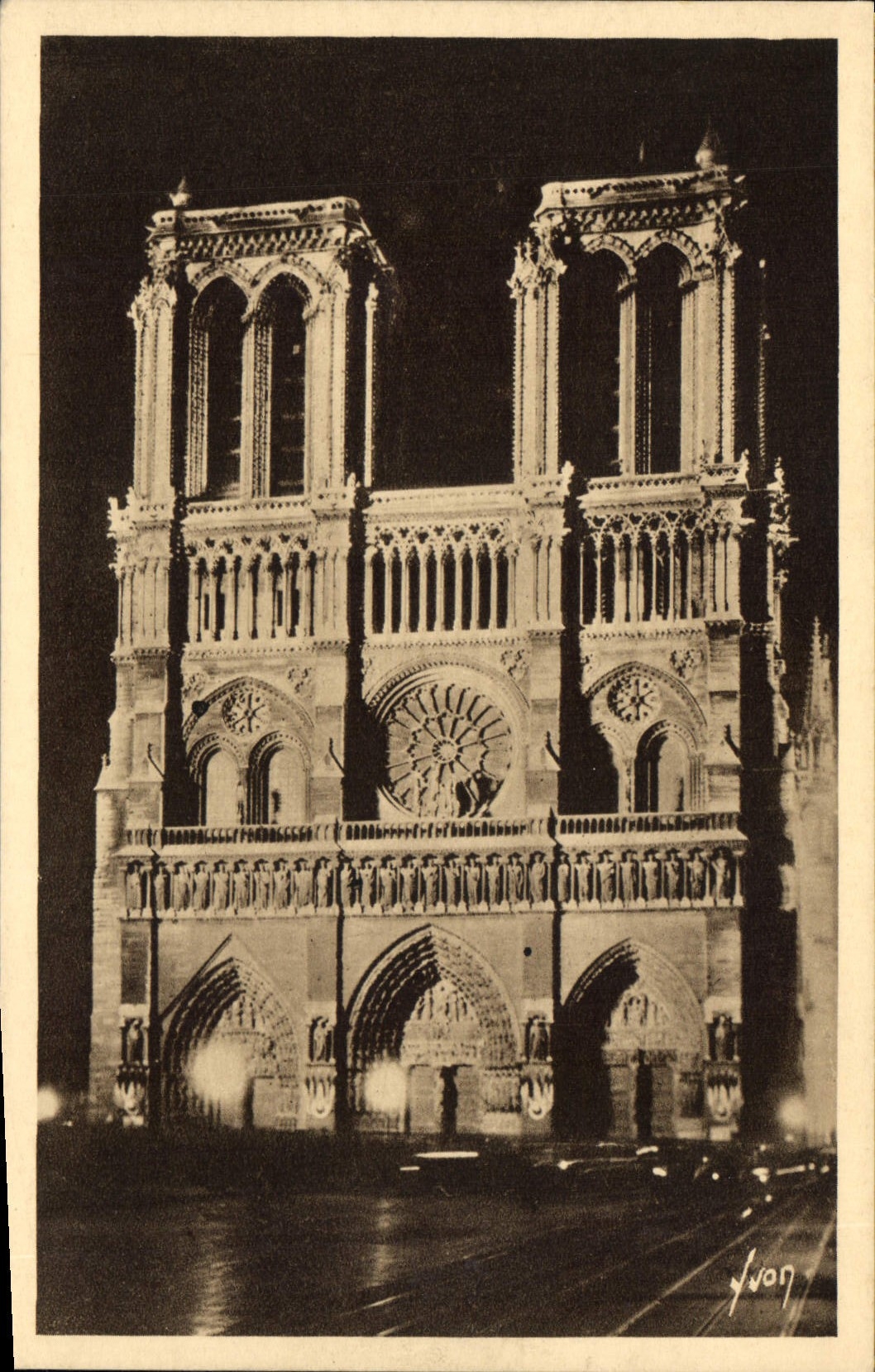 CPA Paris en flanant Notre Dame Illuminee 