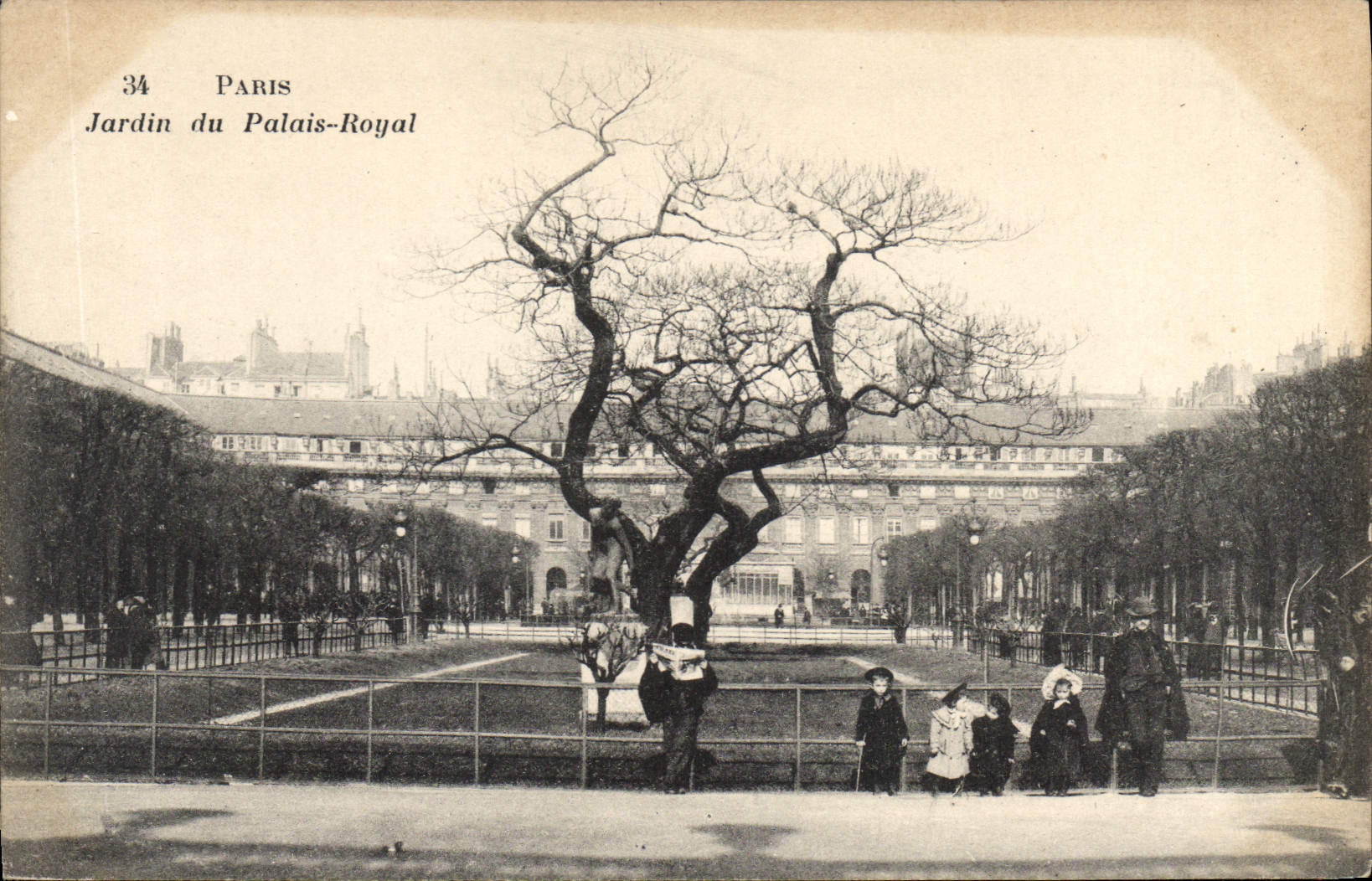 CPA Paris jardin du Palais Royal 