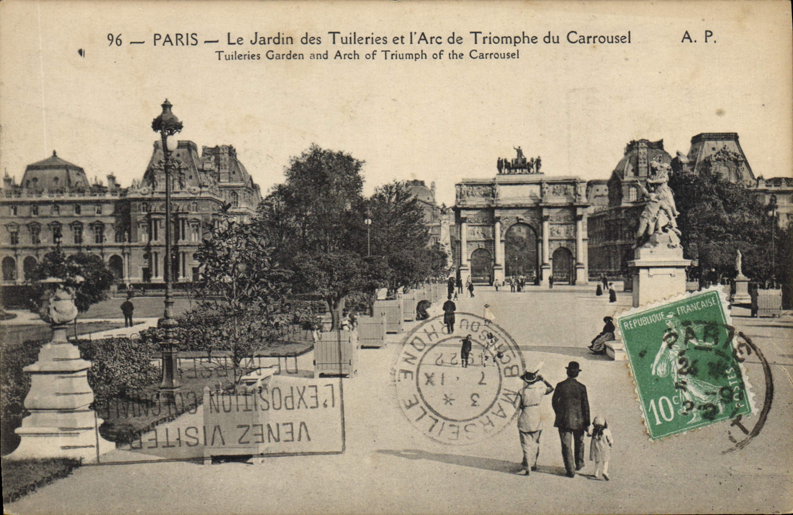CPA Paris le jardin des Tuileries et l'Arc de Triomphe du Carrousel