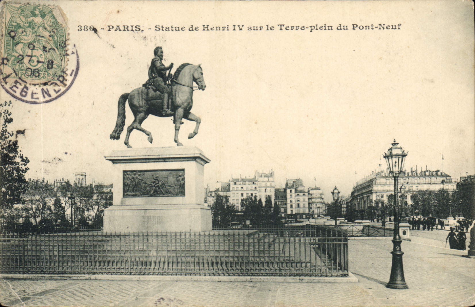 CPA Paris statue de Henri IV sur le Terre Plein du Pont Neuf