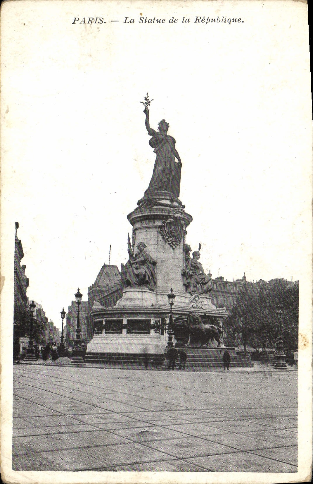 CPA Paris la statue de la Republique 