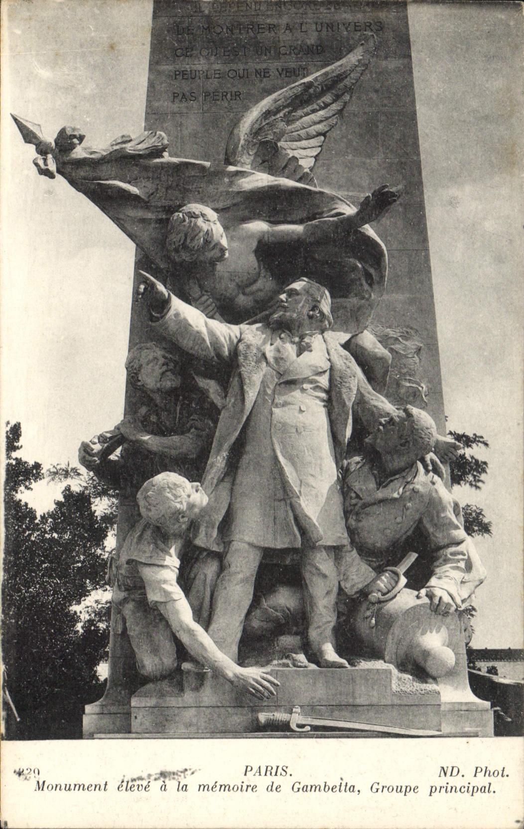 CPA Paris Monument eleve a la memoire de Gambetta Groupe Principal 
