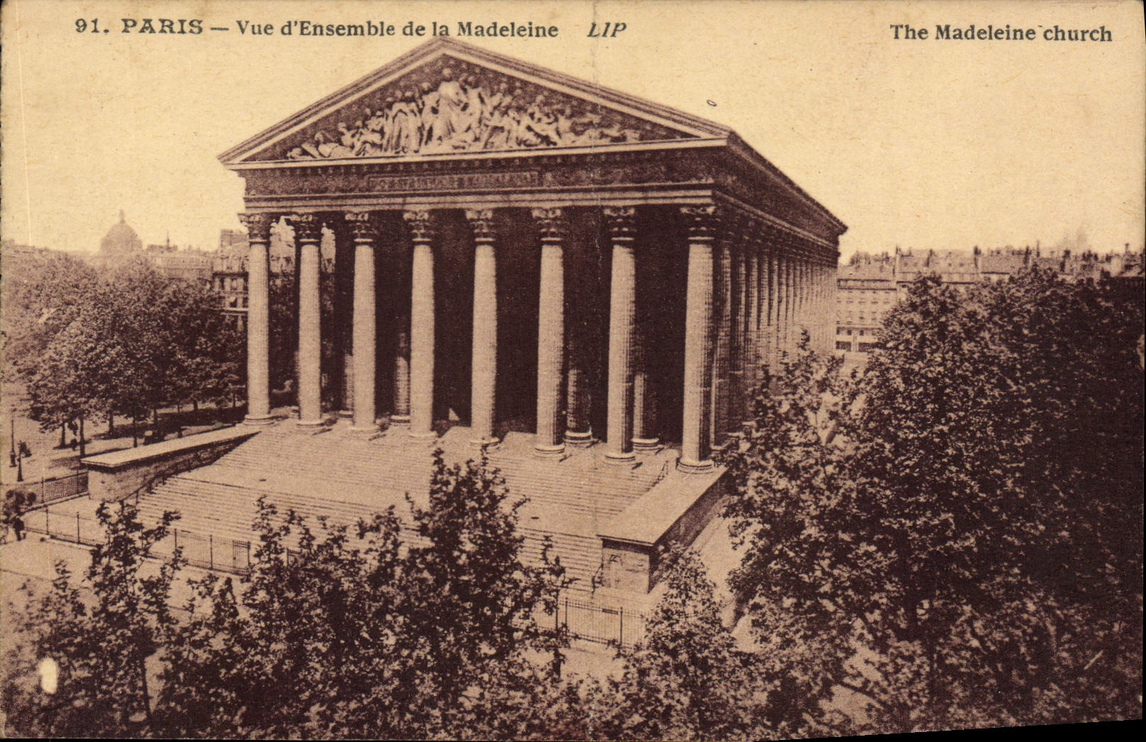 CPA Paris vue d'ensemble de la Madeleine 