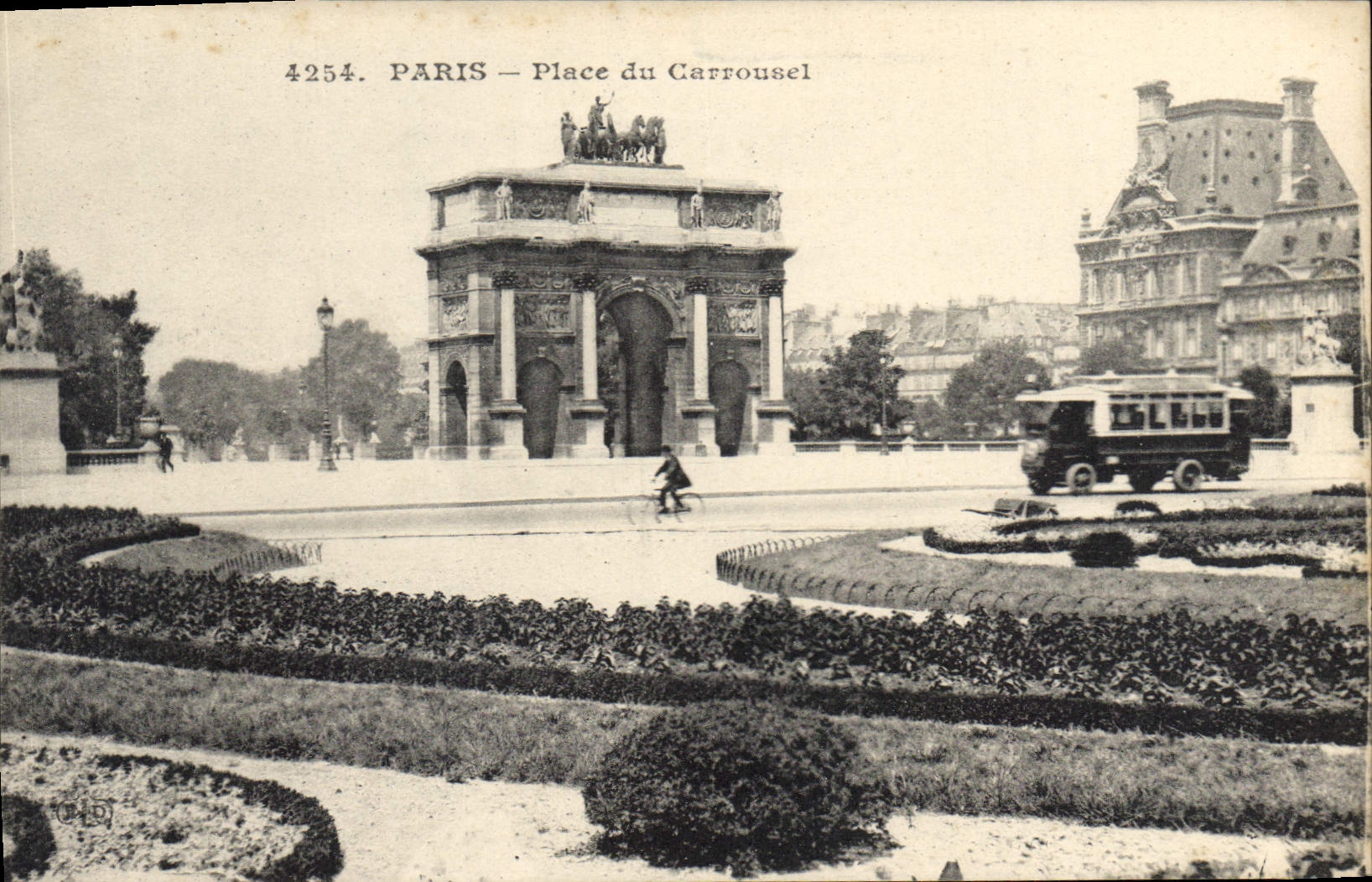 CPA Paris Place du Carrousel 