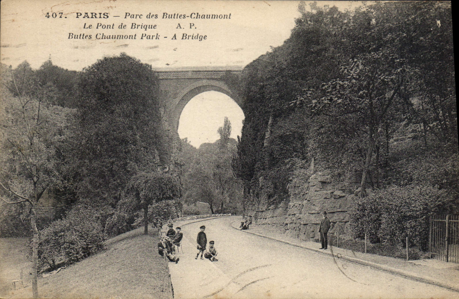 CPA Paris Parc des Buttes Chaumont le Pont de Brique