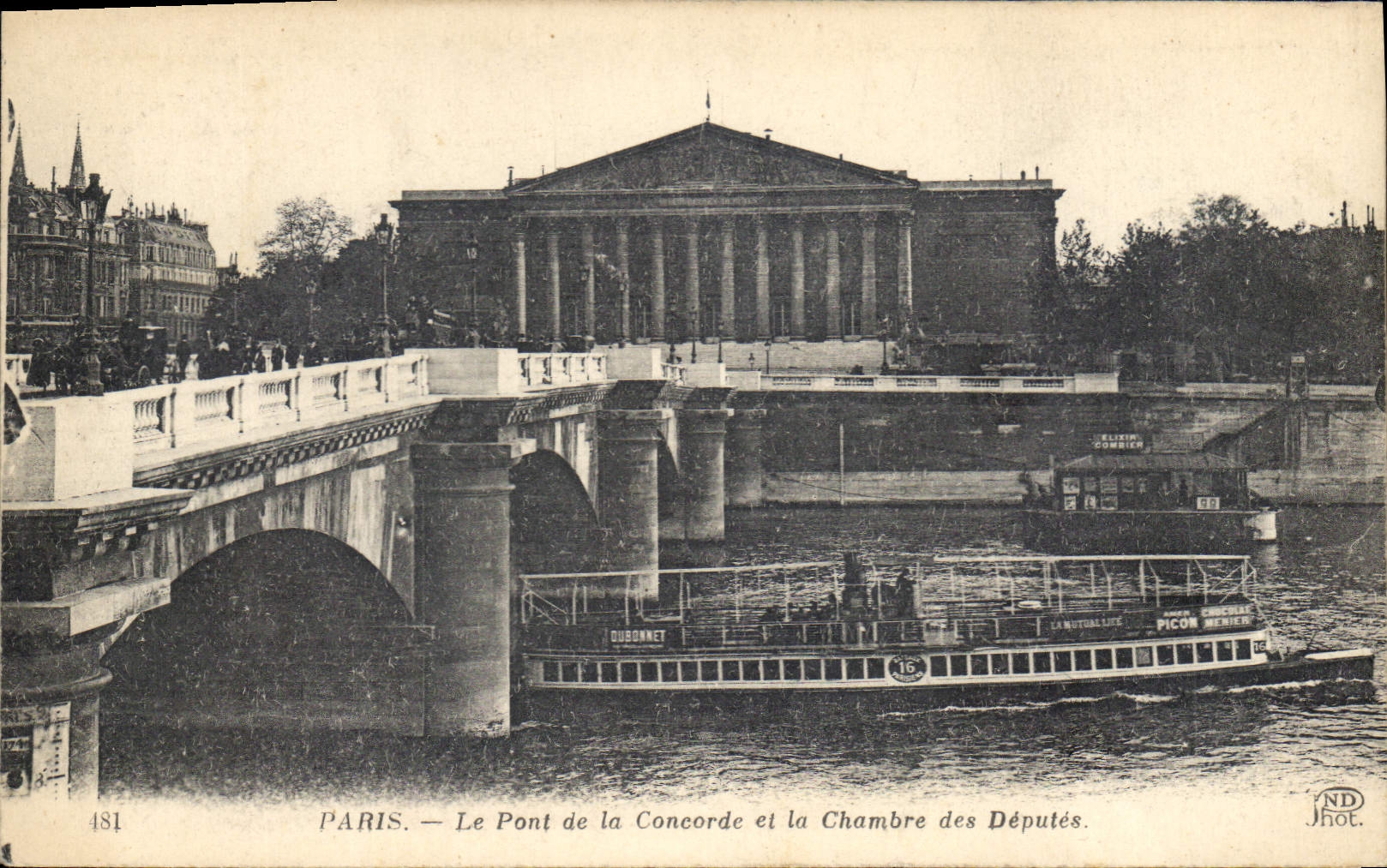 CPA Paris Le Pont de la Concorde et la Chambre des Deputes Bateau Peniche