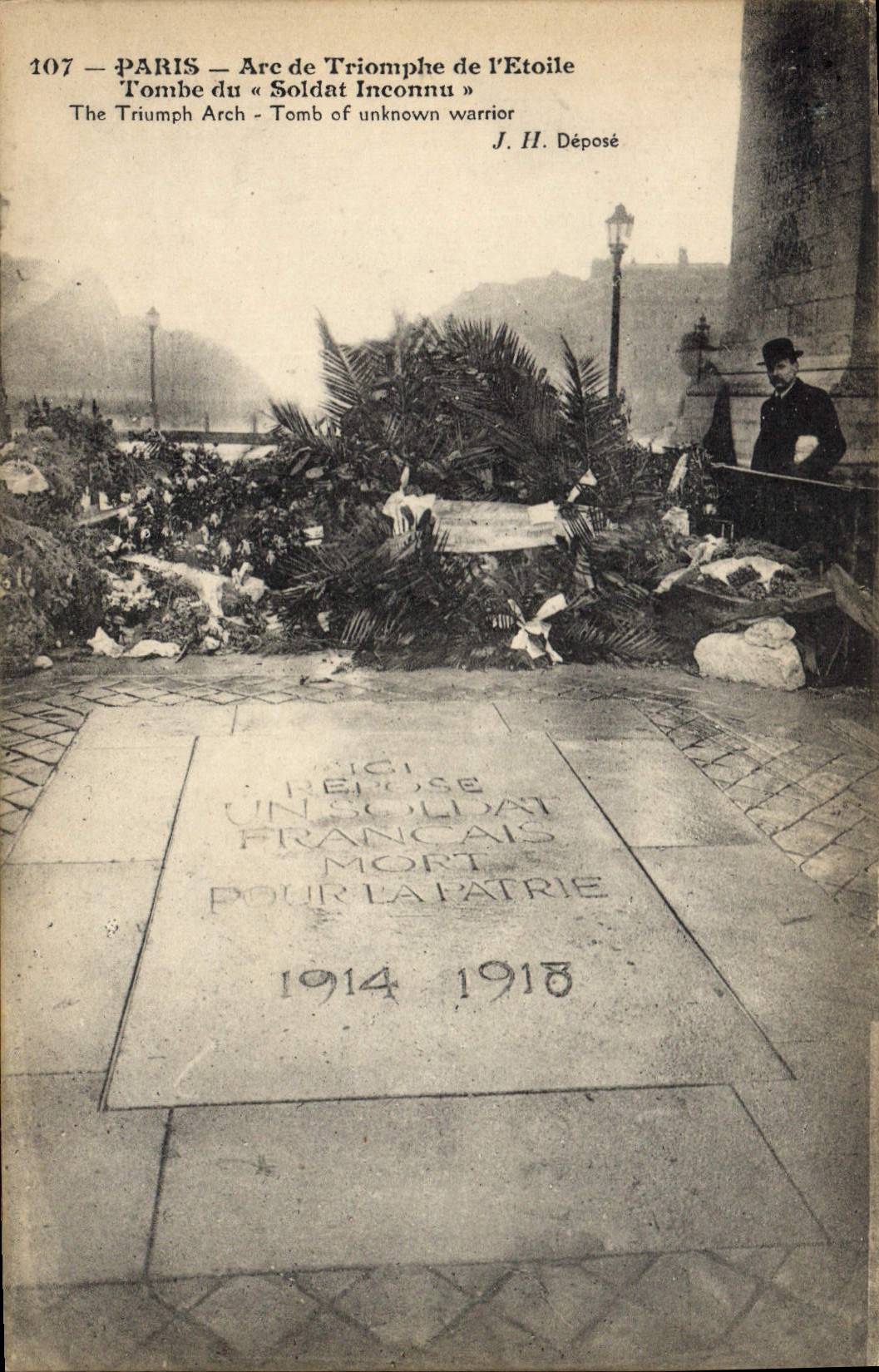CPA Paris Arc de Triomphe de l'Etoile Tombe du Soldat Inconnu 