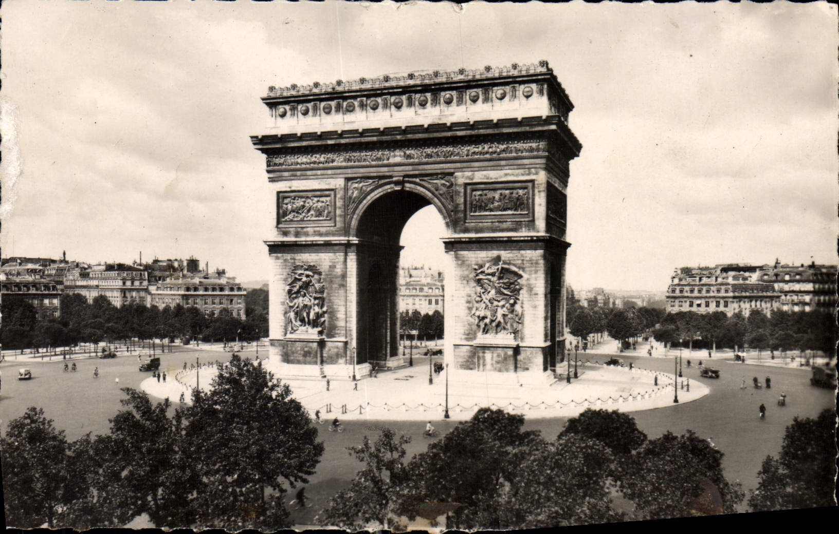 CPA Paris L'Arc de Triomphe 