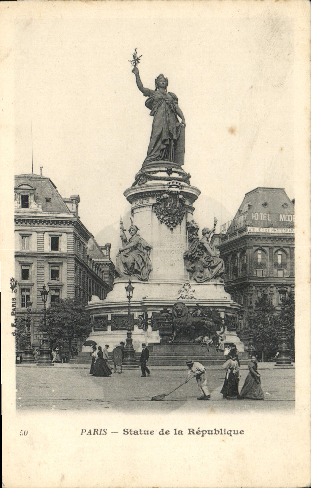 CPA Paris Statue de la Republique 