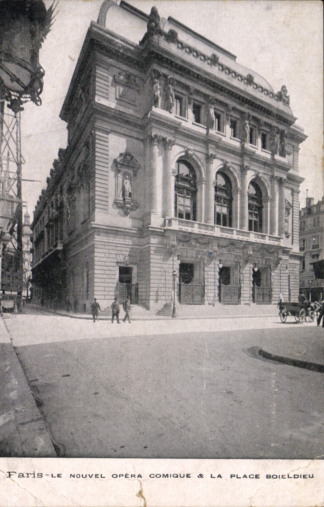 CPA Paris Le Nouvel Opera comique & la Place Boieldieu