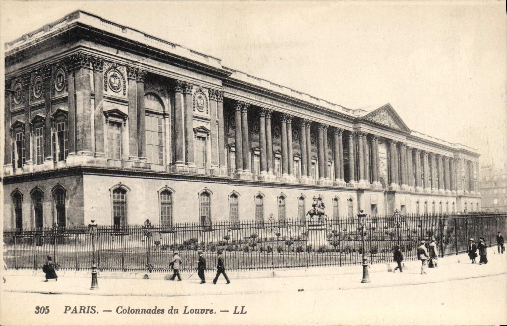 CPA Paris Colonnades du Louvre 